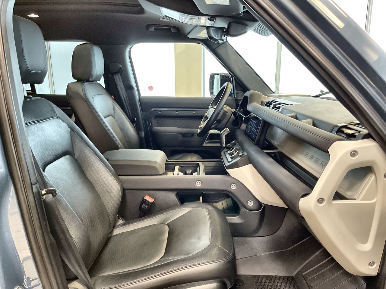 Land Rover Defender  2023 à Regina, Saskatchewan