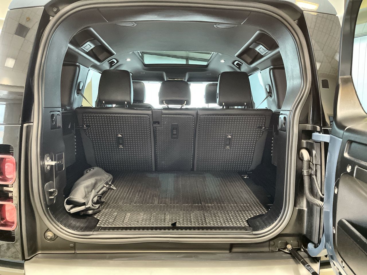 Land Rover Defender  2023 à Regina, Saskatchewan