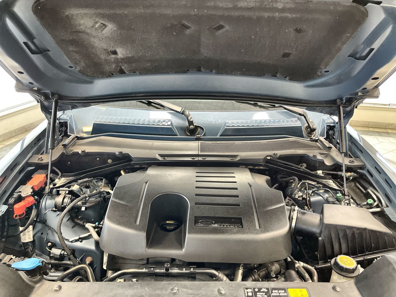 Land Rover Defender  2023 à Regina, Saskatchewan