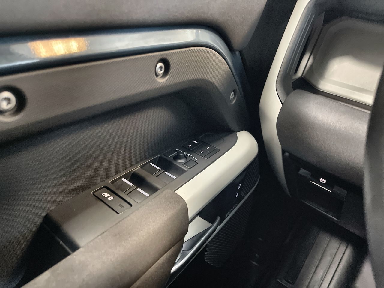 Land Rover Defender  2023 à Regina, Saskatchewan