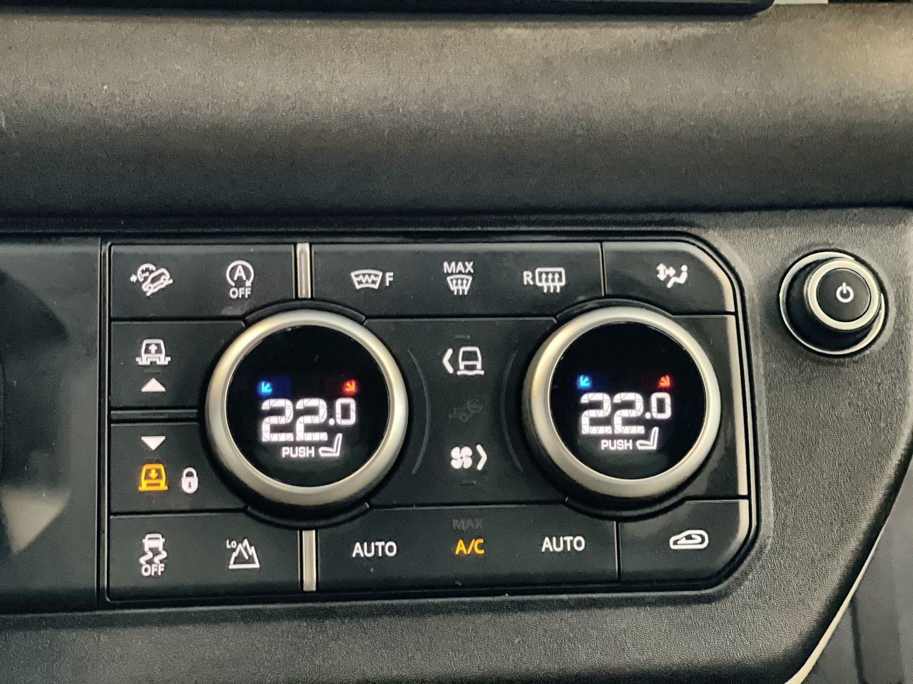 Land Rover Defender  2023 à Regina, Saskatchewan