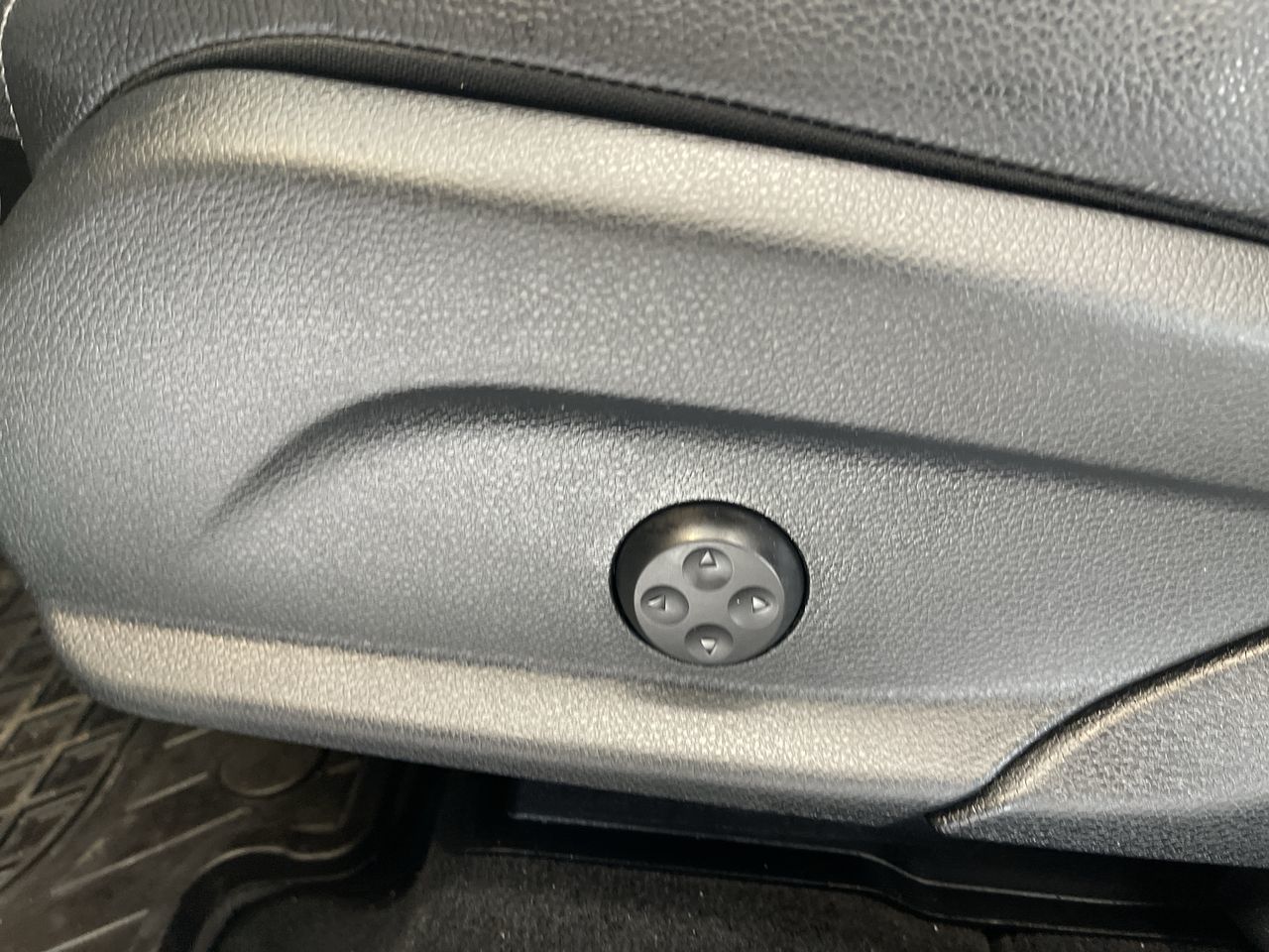 2018 Mercedes-Benz GLC300 in Regina, Saskatchewan