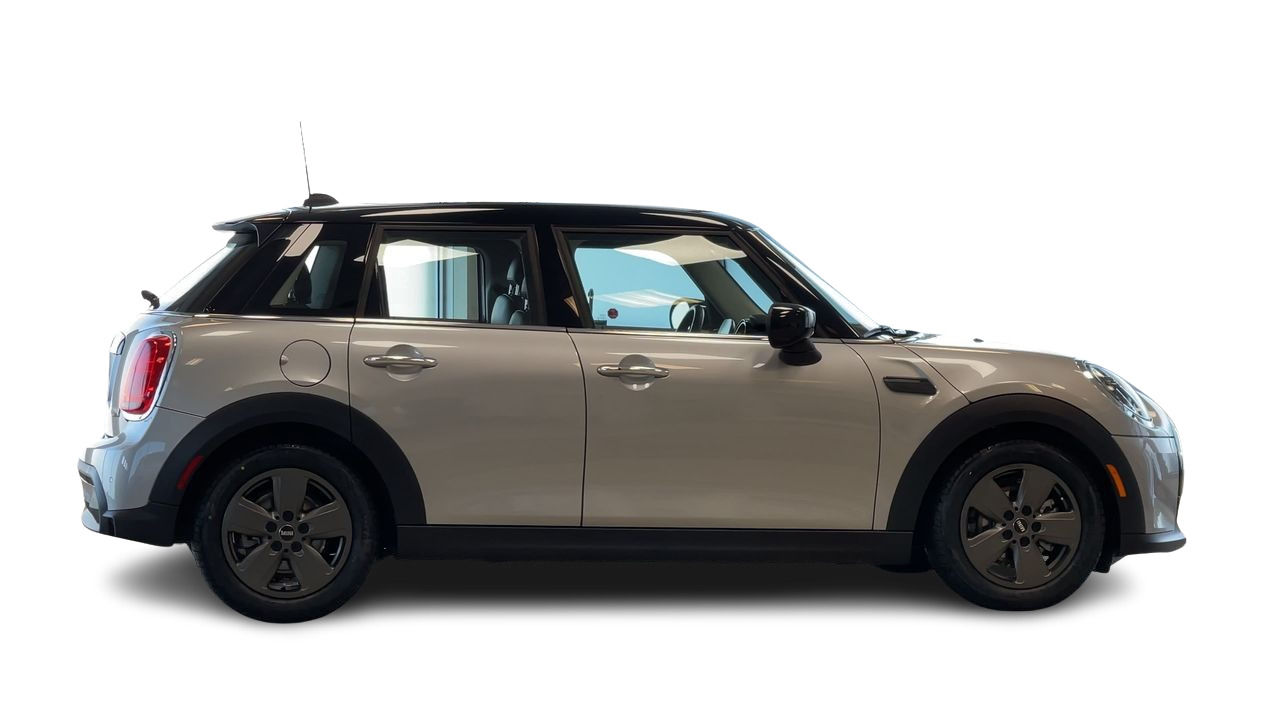 MINI 5 Door  2024 à Regina, Saskatchewan