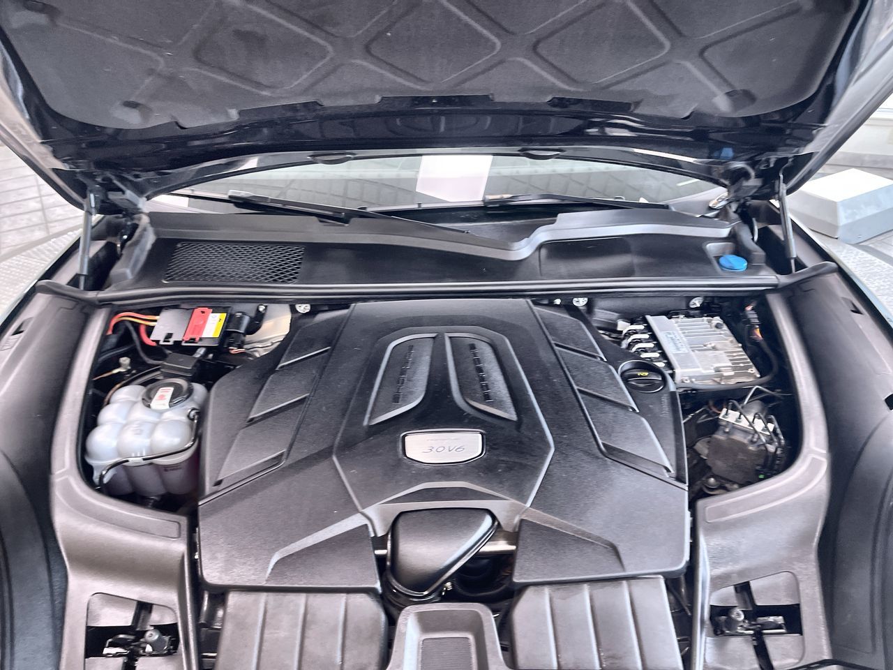 2022 Porsche Cayenne in Regina, Saskatchewan
