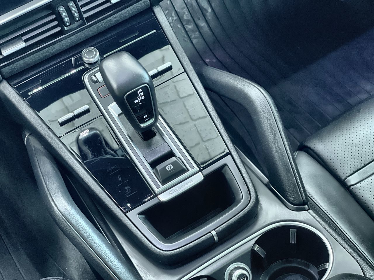 2022 Porsche Cayenne in Regina, Saskatchewan