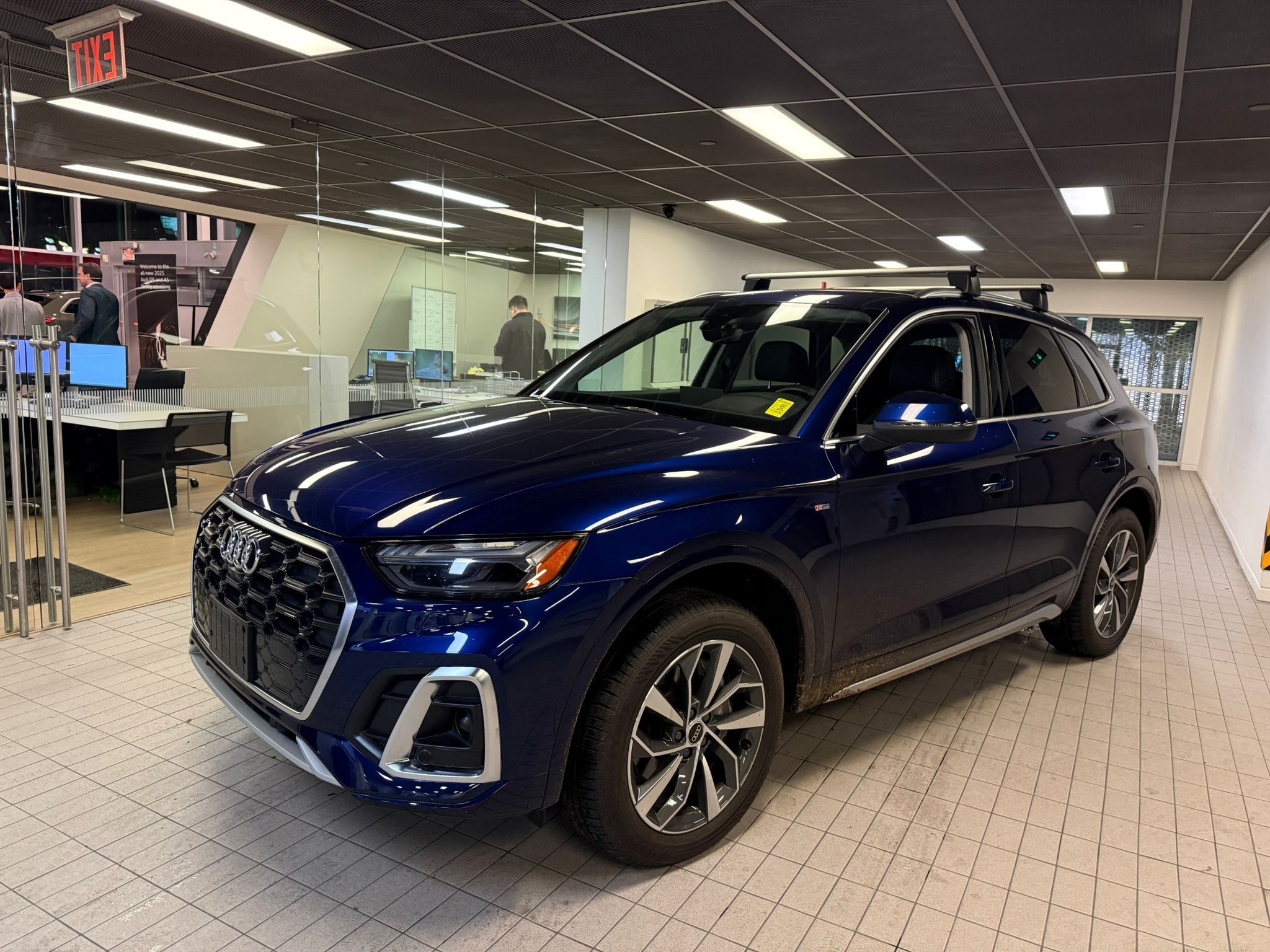 Voxcar AUDI Q5 SUV in blue, VANCOUVER