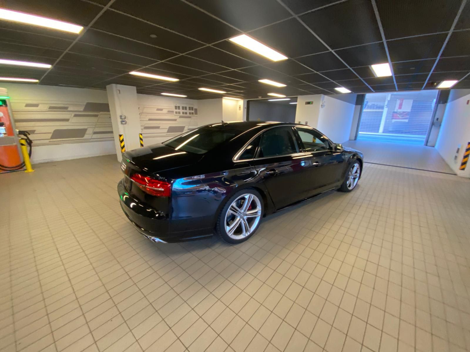 Audi S8  2015 à Vancouver, Colombie-Britannique