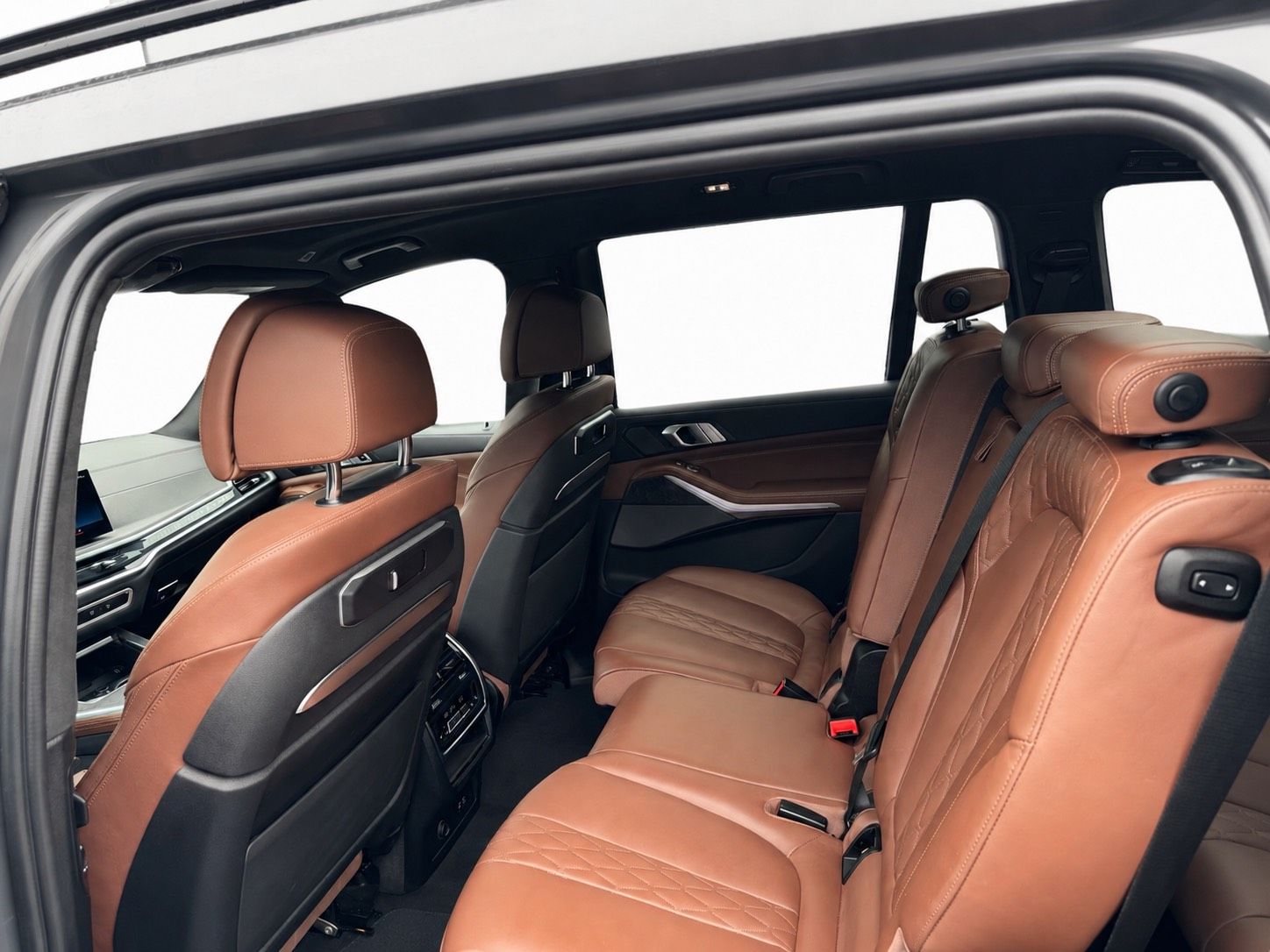 2023  X7