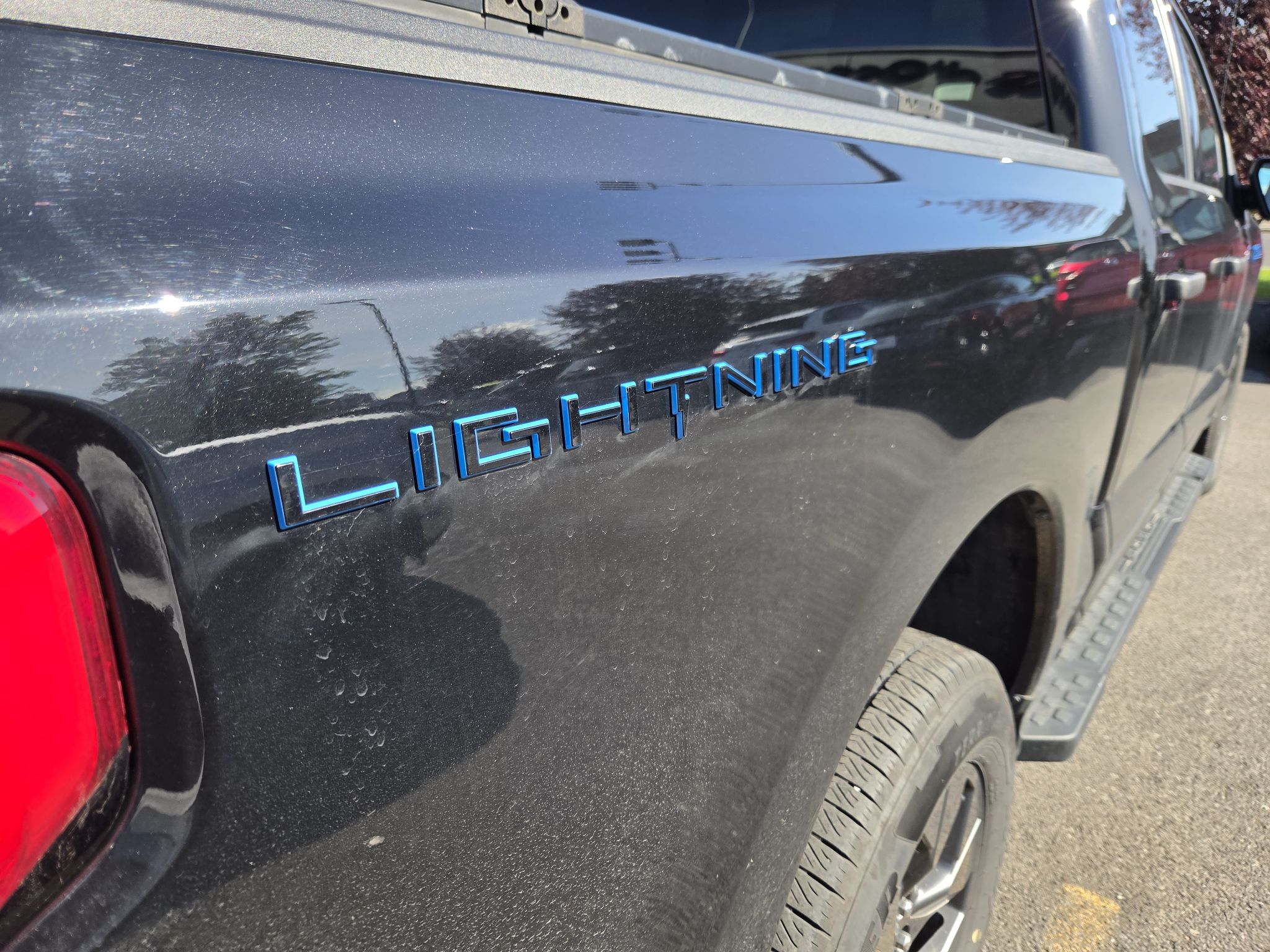 Ford F-150 Lightning  2024