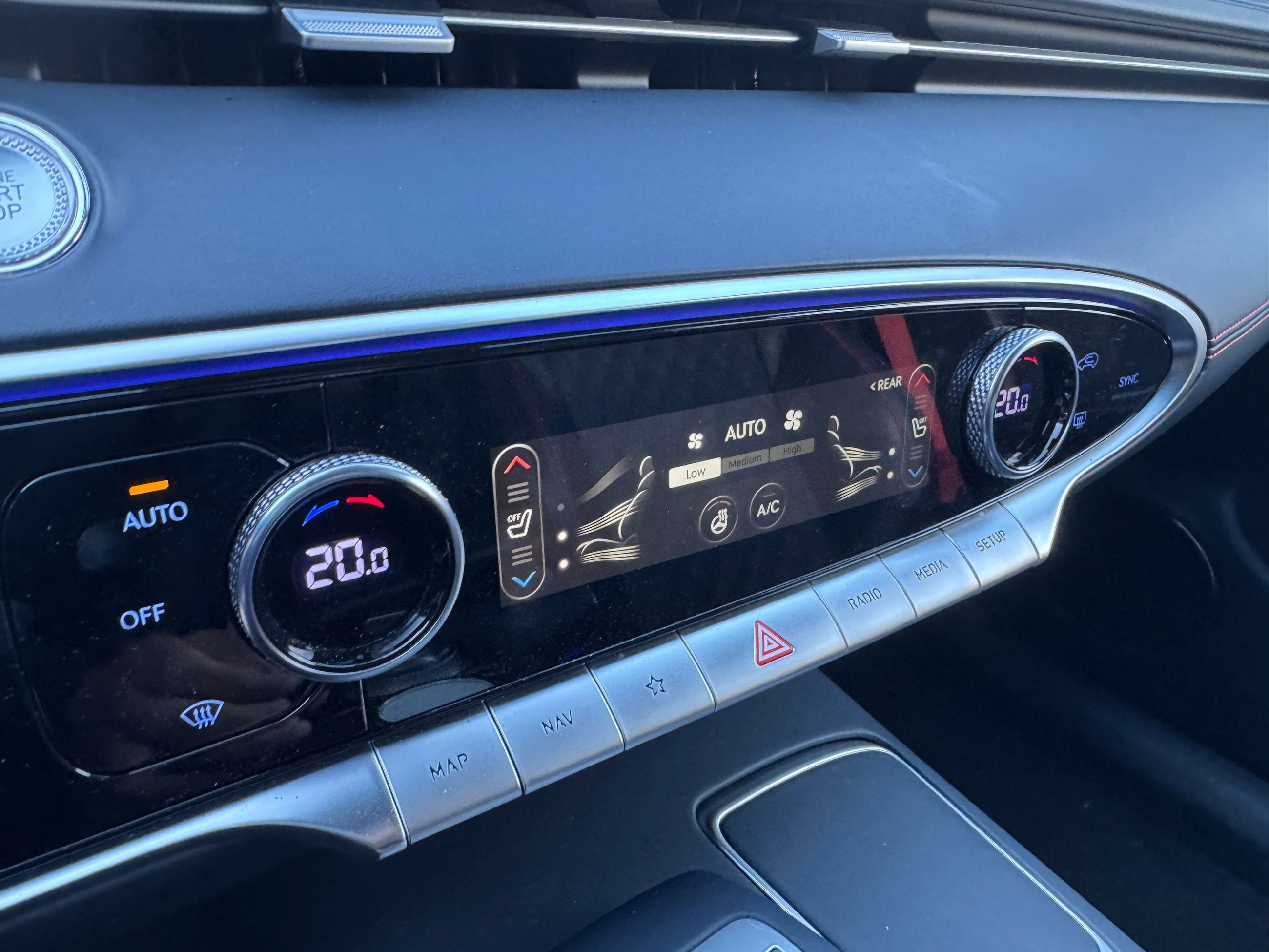2022  GV70