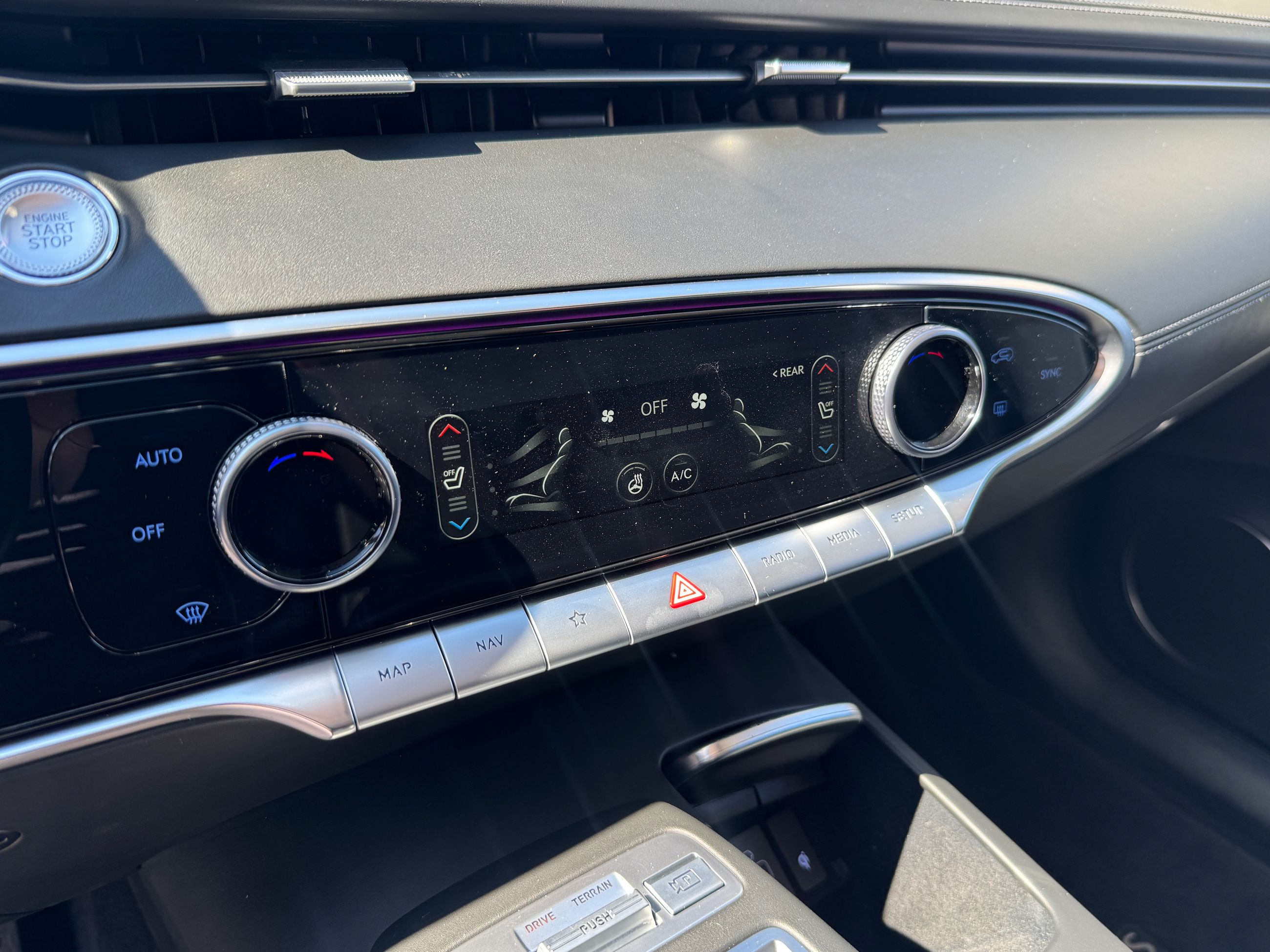 2025 GENESIS GV70