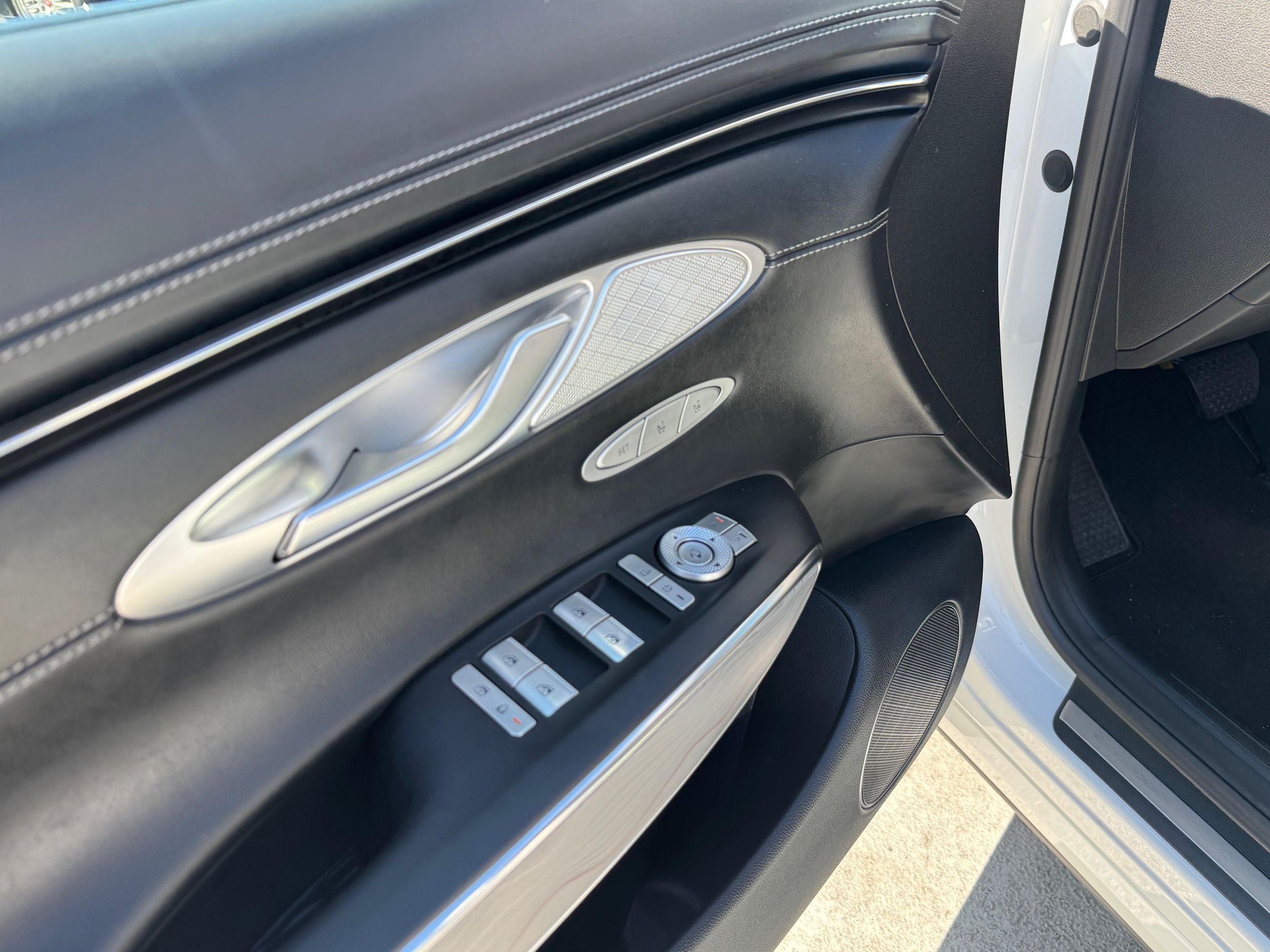2025 GENESIS GV70