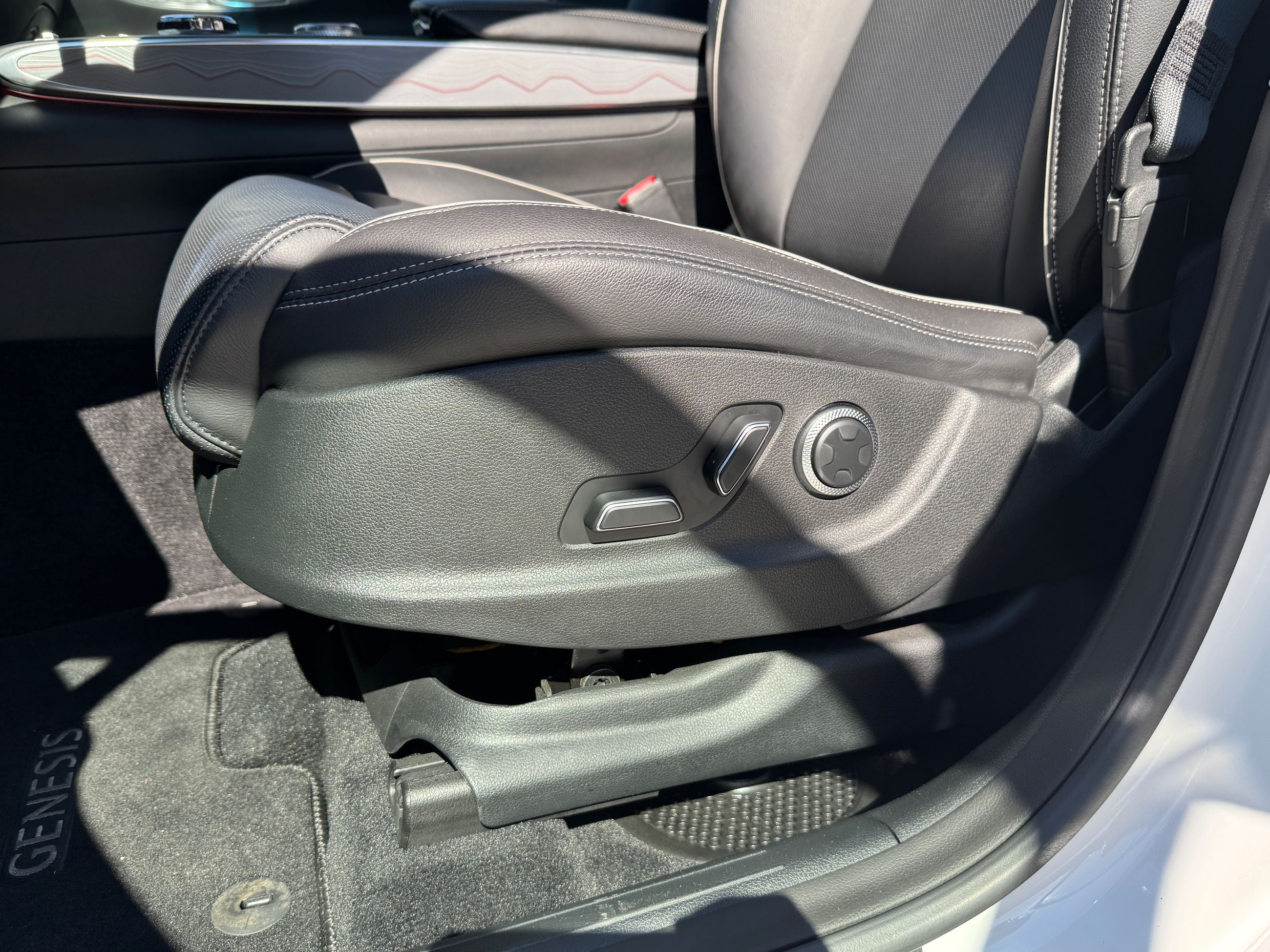 2025 GENESIS GV70