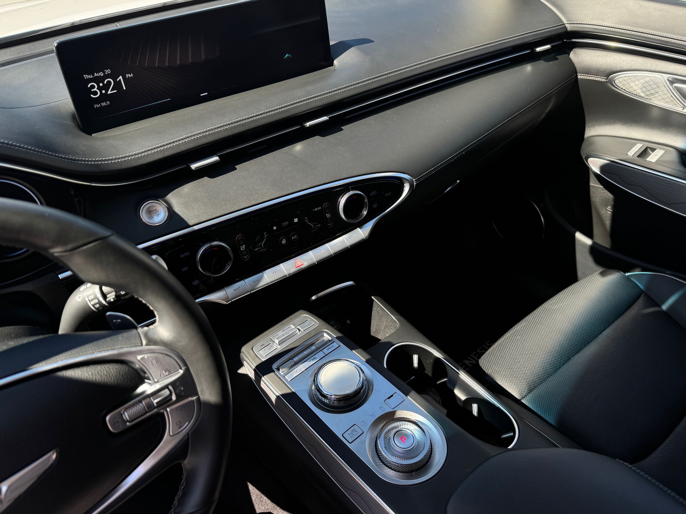 2025 GENESIS GV70