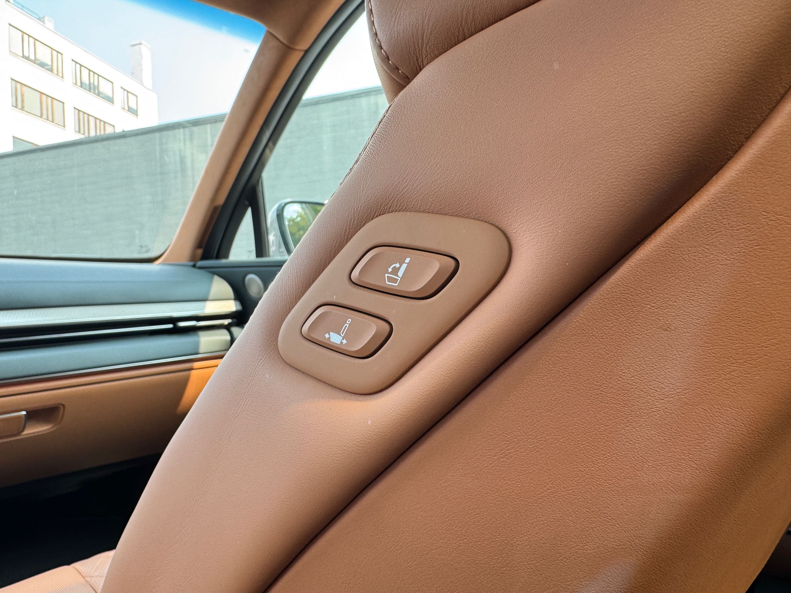 2025 GENESIS GV80