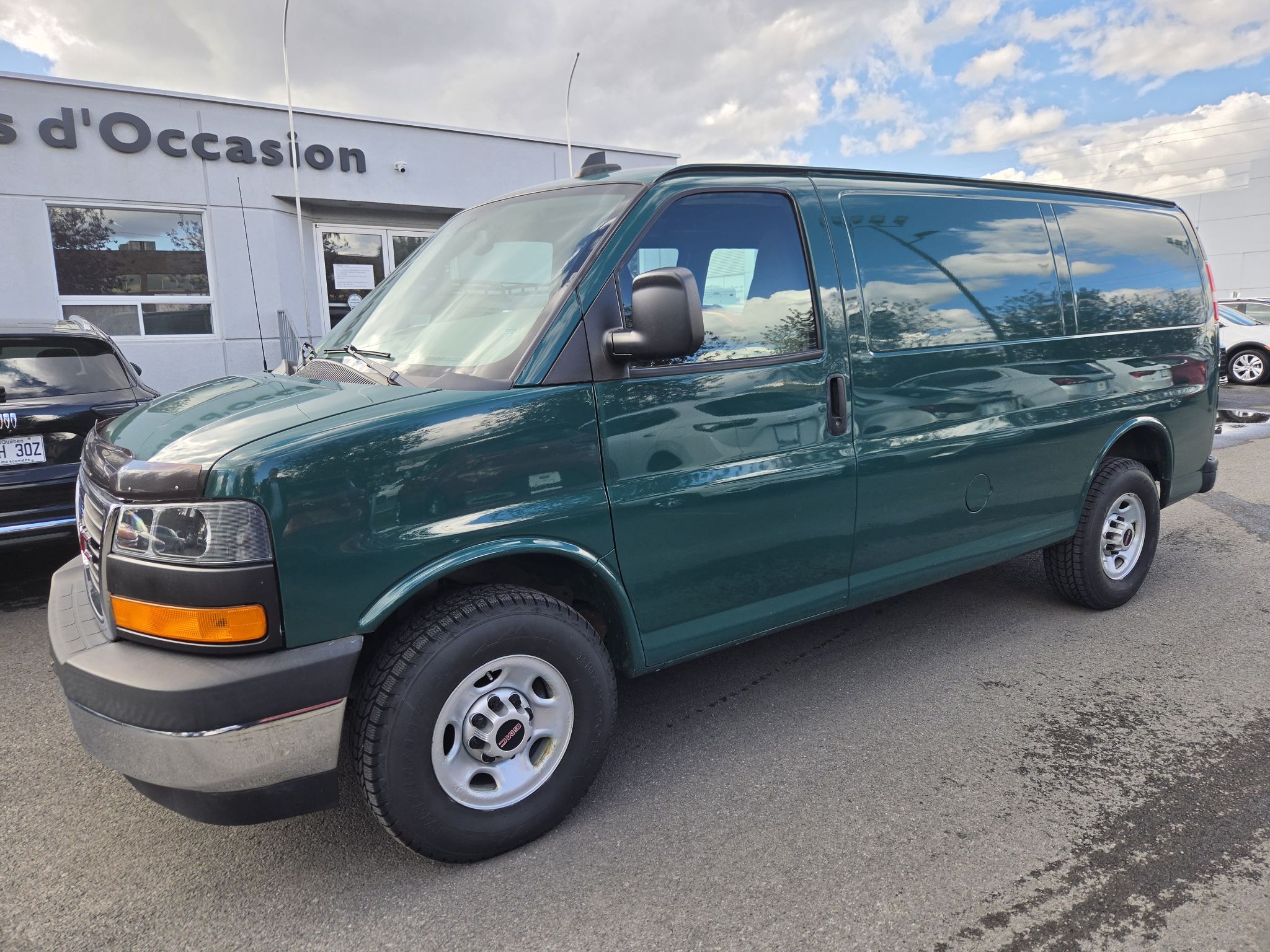 2017 GMC Savana Cargo Van in Dollard-des-Ormeaux, Quebec