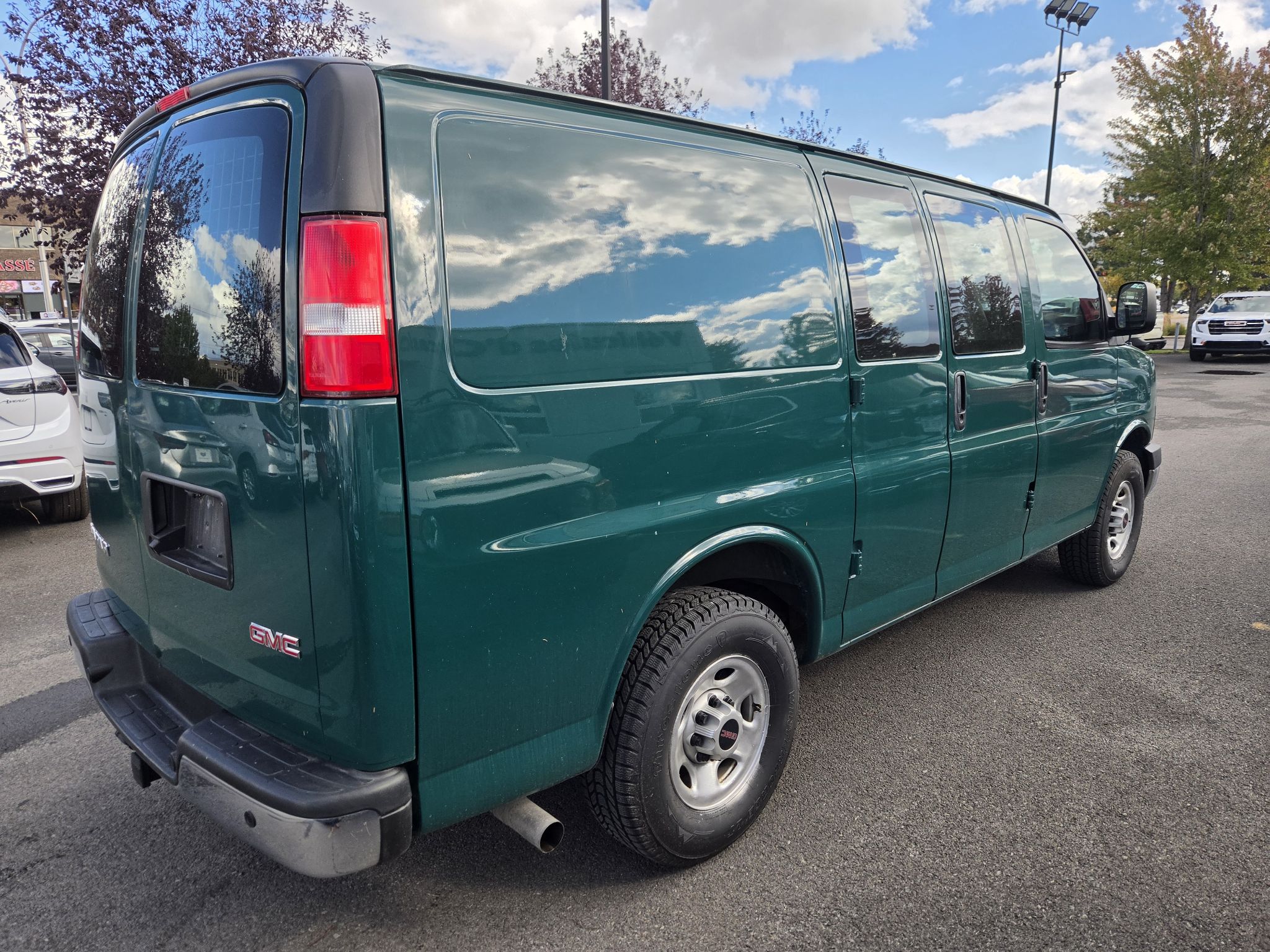 2017 GMC Savana Cargo Van in Dollard-des-Ormeaux, Quebec
