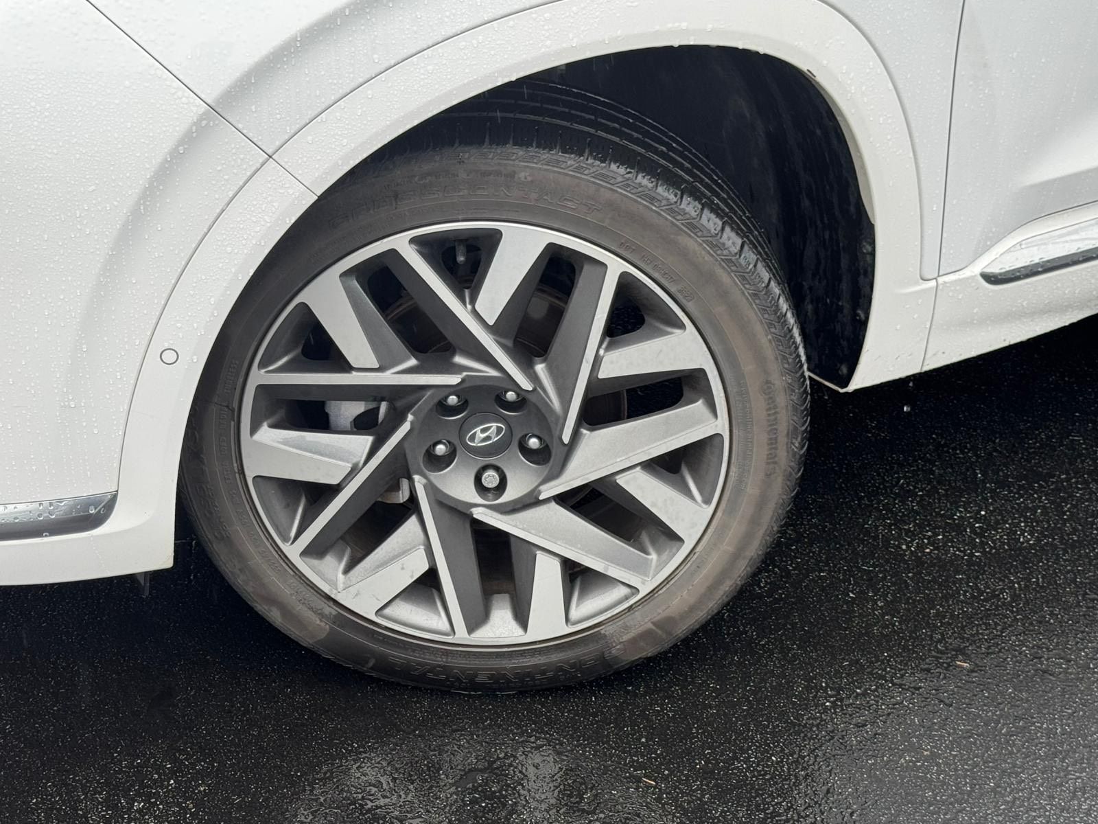 2023 Hyundai Santa Fe in North Vancouver, British Columbia