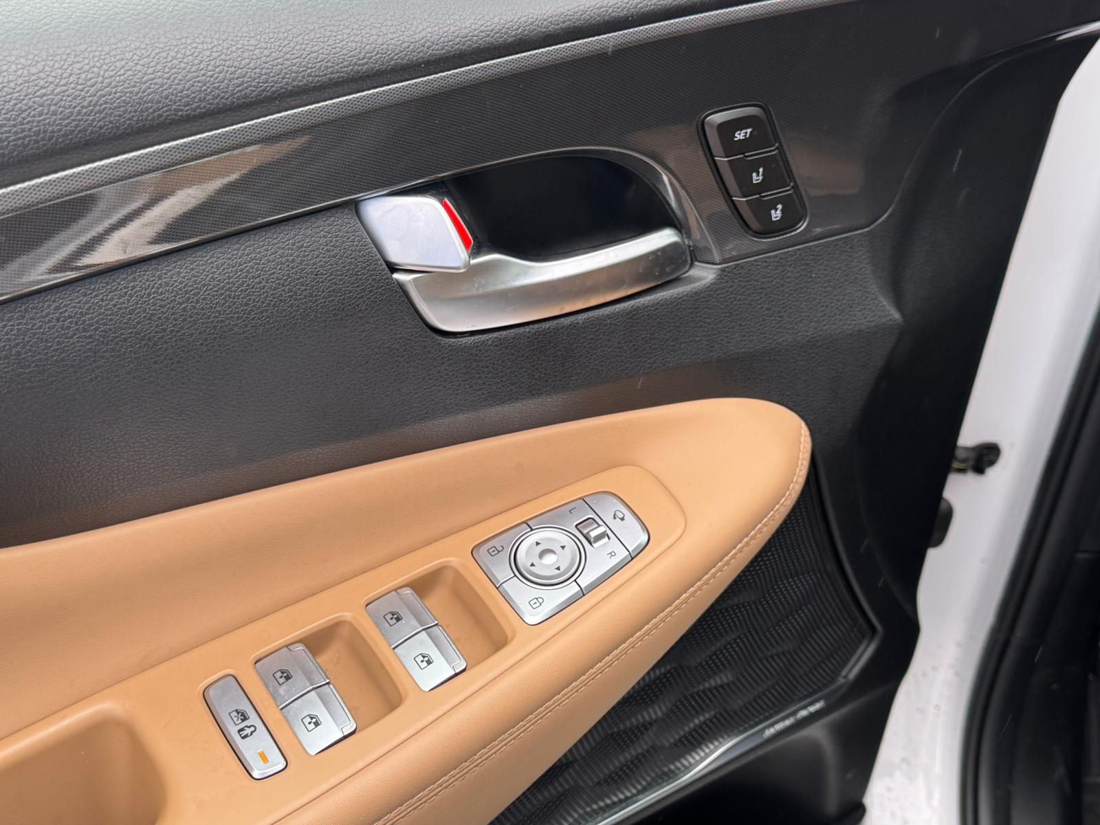 2023 Hyundai Santa Fe in North Vancouver, British Columbia