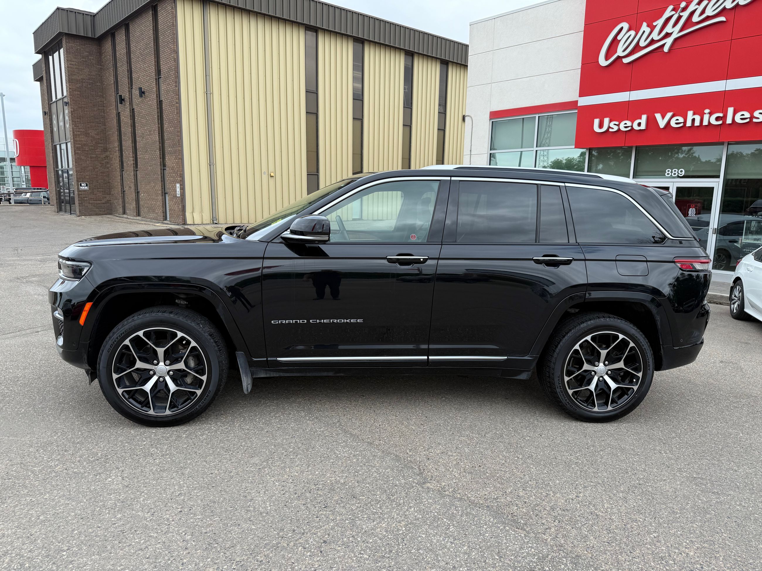 2022 Jeep Grand Cherokee 4X4 in Regina, Saskatchewan