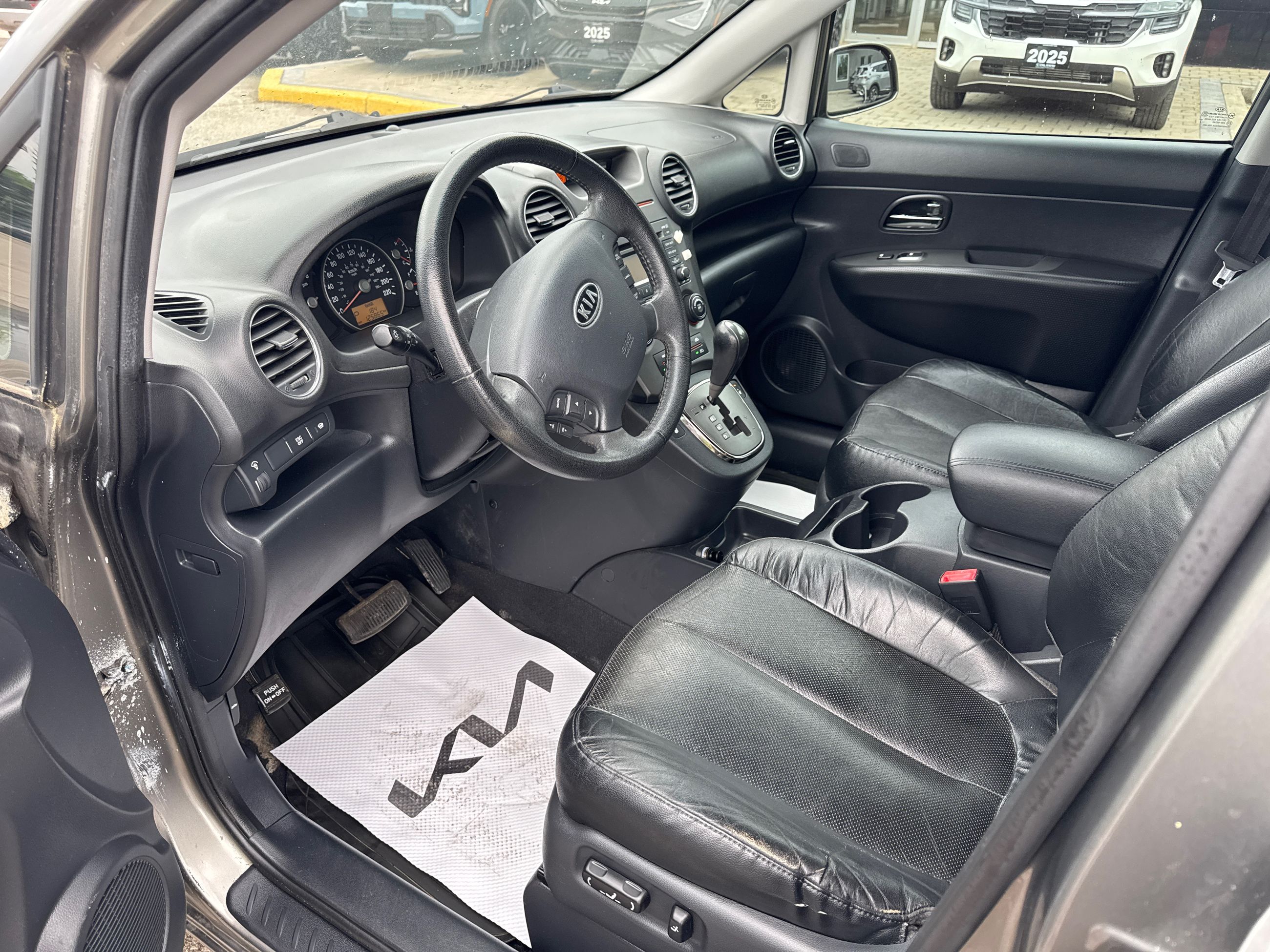 2011 Kia Rondo in Markham, Ontario