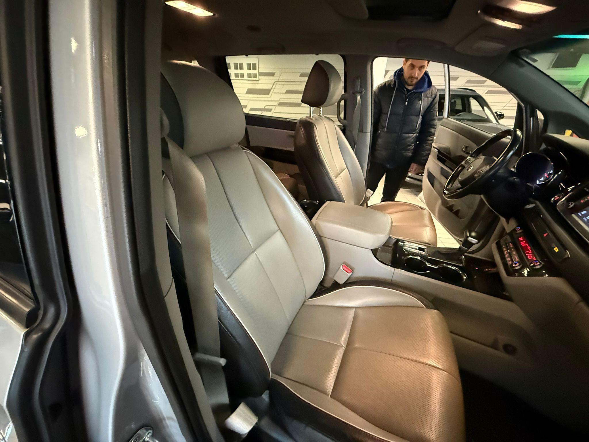 2020 Kia Sedona in Vancouver, British Columbia
