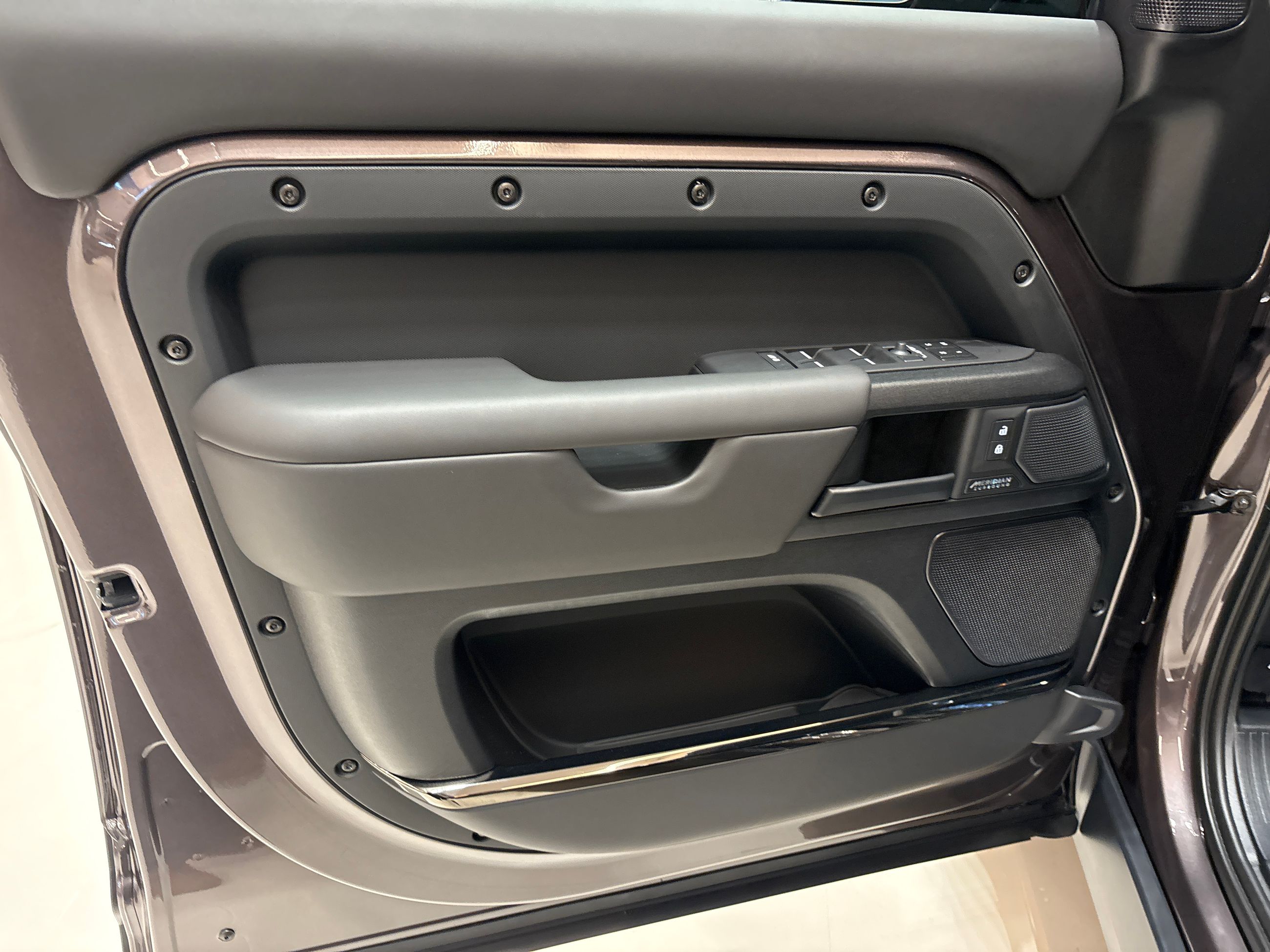 2025  Defender 110 Mild Hybrid