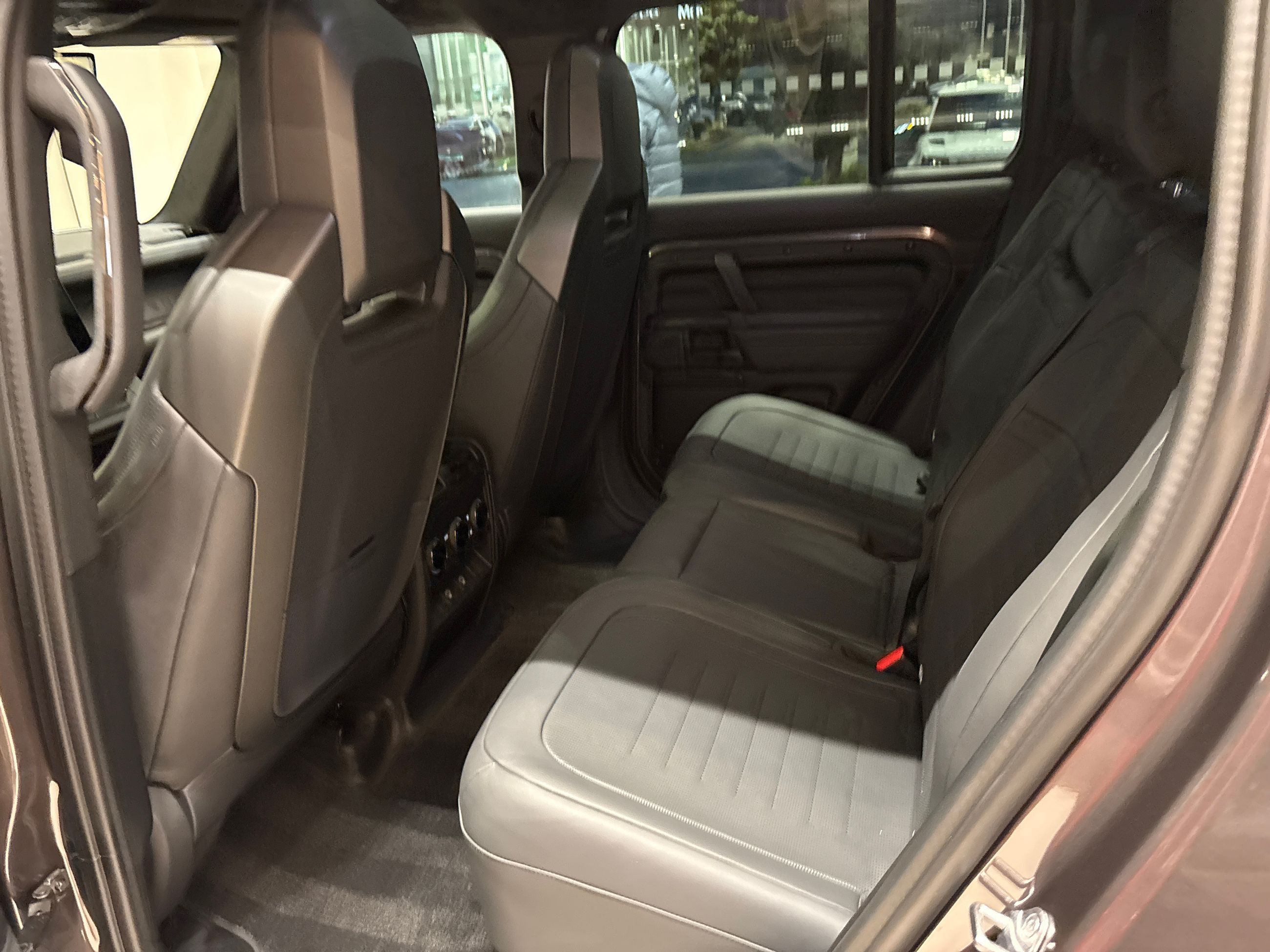 2025  Defender 110 Mild Hybrid