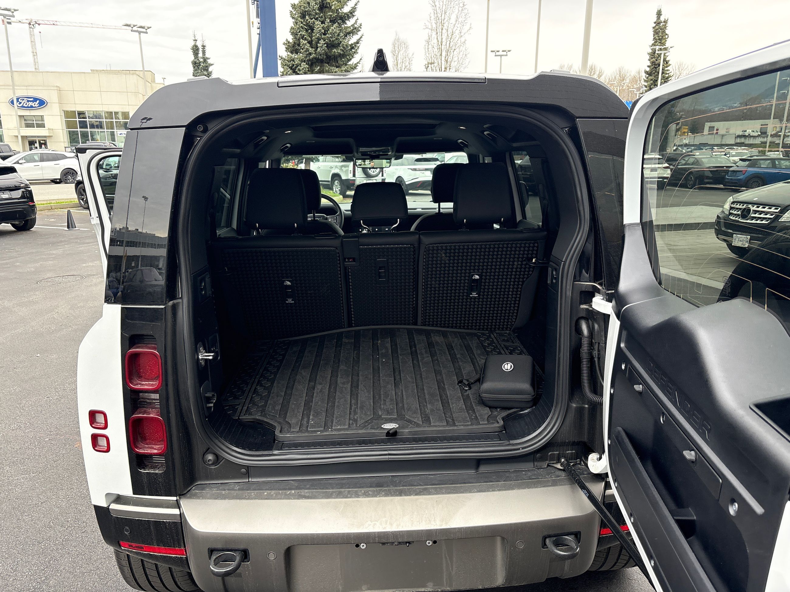 Land Rover Defender 110 Mild Hybrid  2025 à North Vancouver, Colombie-Britannique