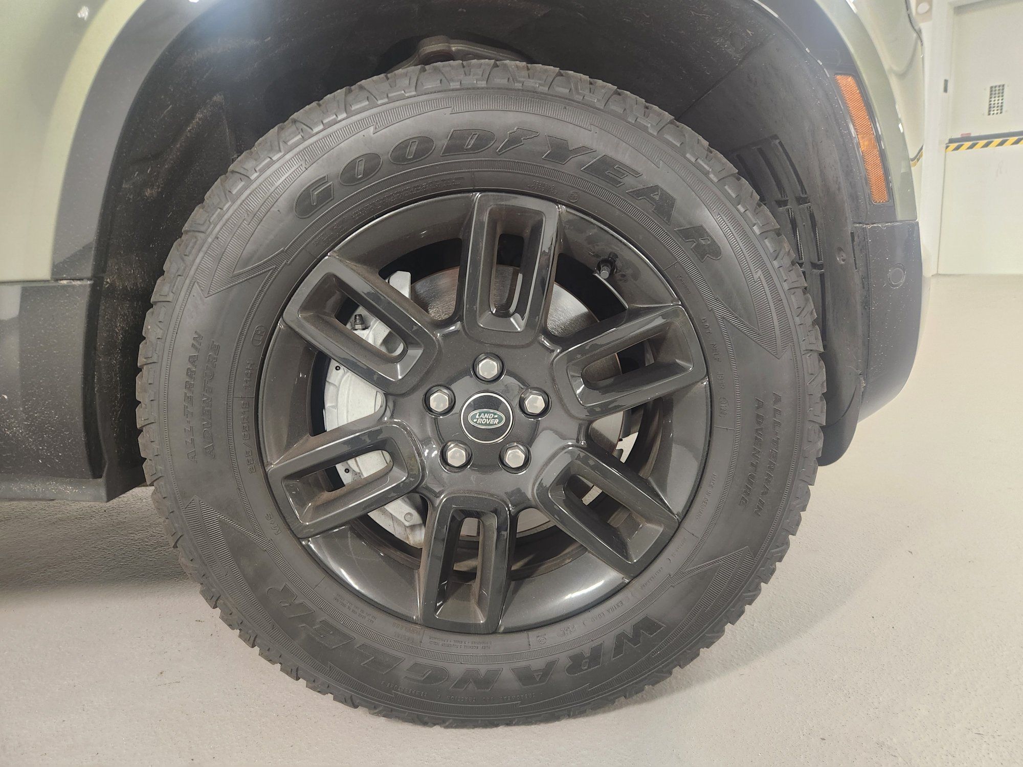 2023 Land Rover Defender 90 in Vancouver, British Columbia