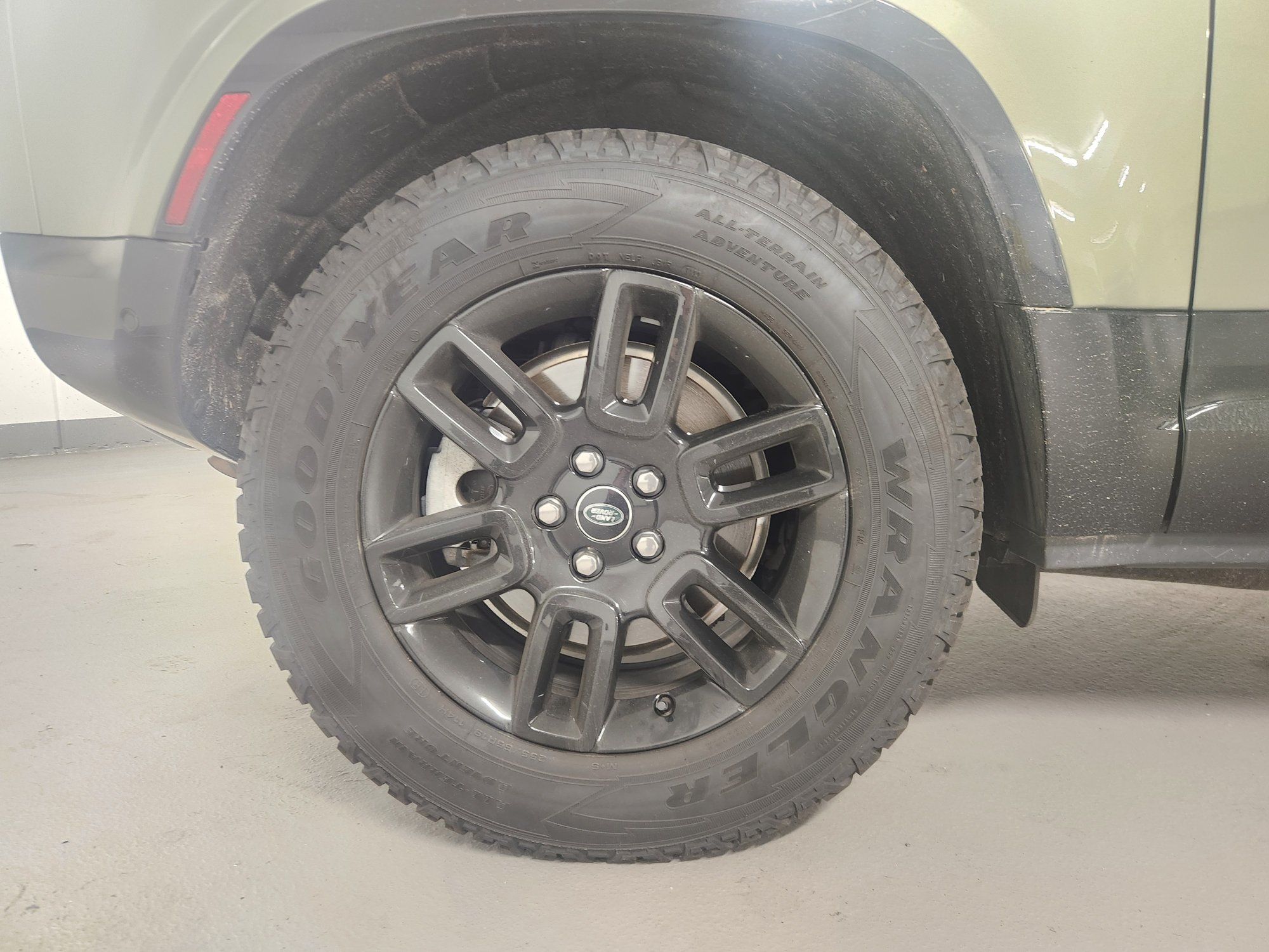 2023 Land Rover Defender 90 in Vancouver, British Columbia