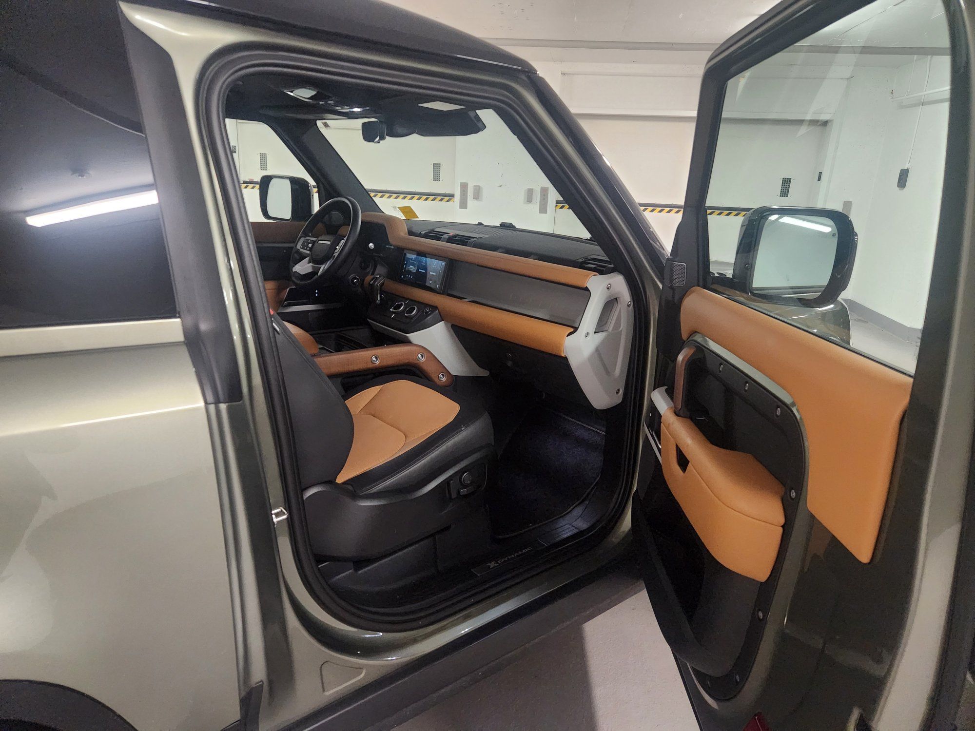 2023 Land Rover Defender 90 in Vancouver, British Columbia