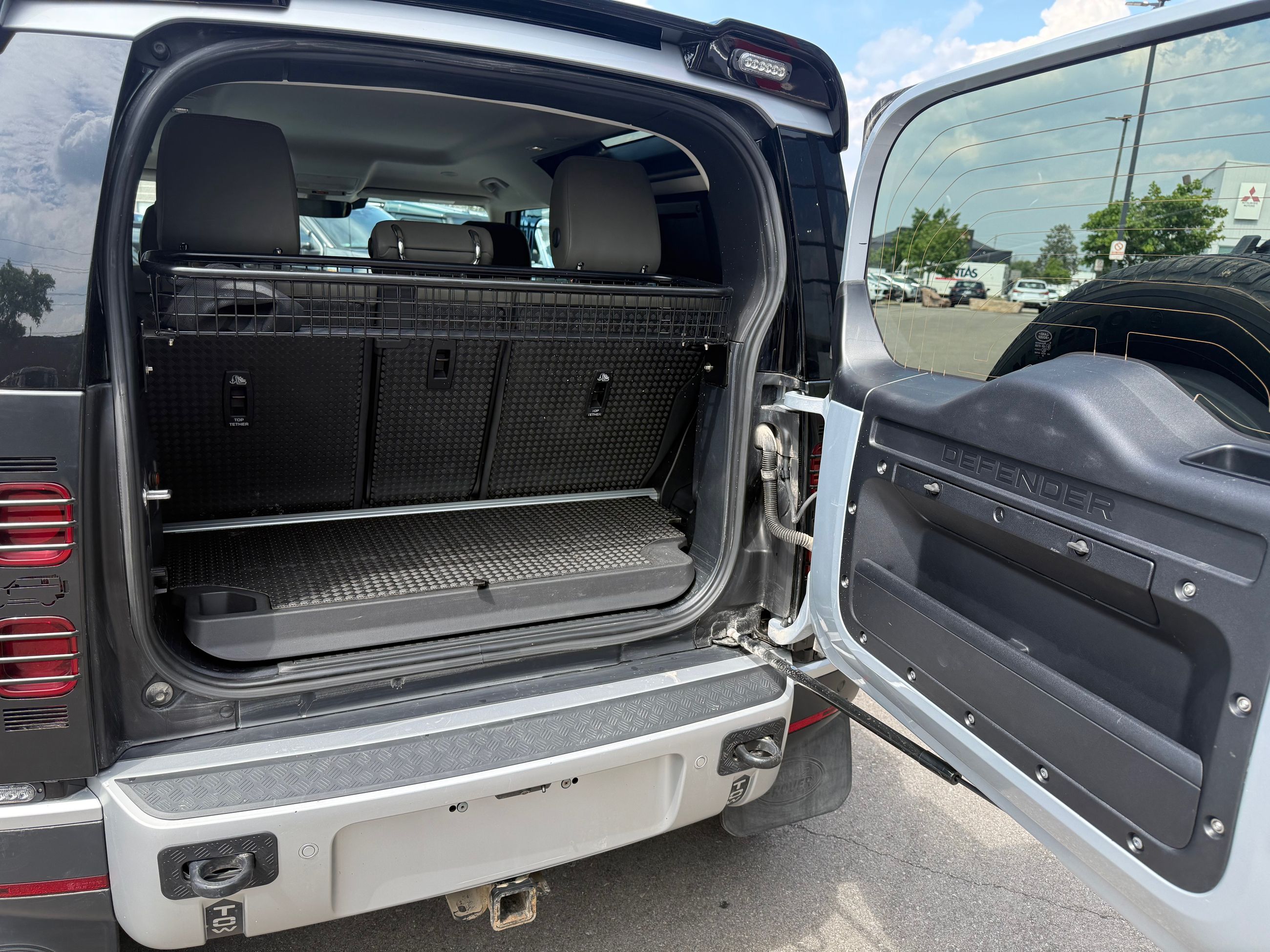 2023 Land Rover Defender 90 in Mississauga, Ontario