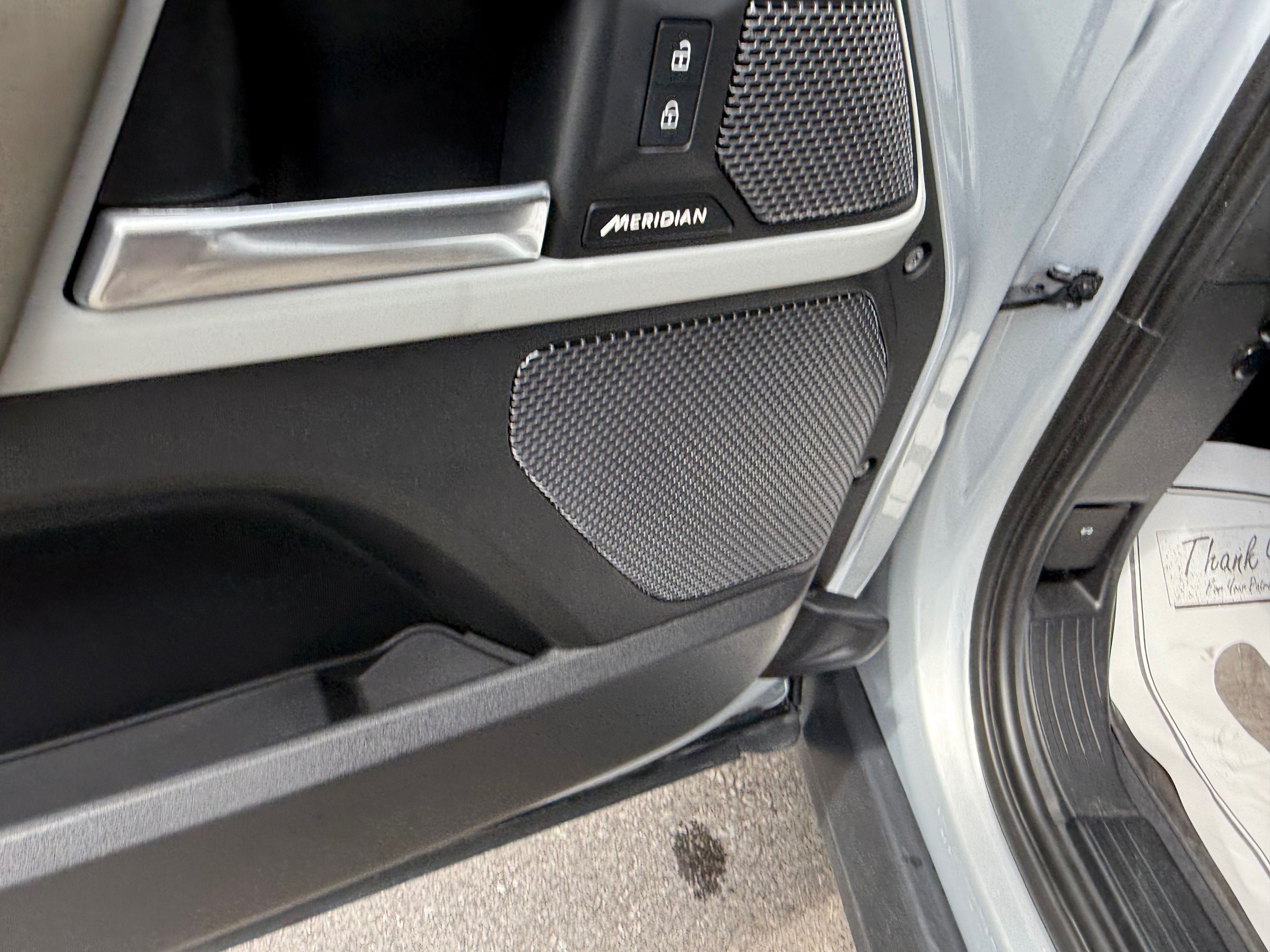 2023 Land Rover Defender 90 in Mississauga, Ontario