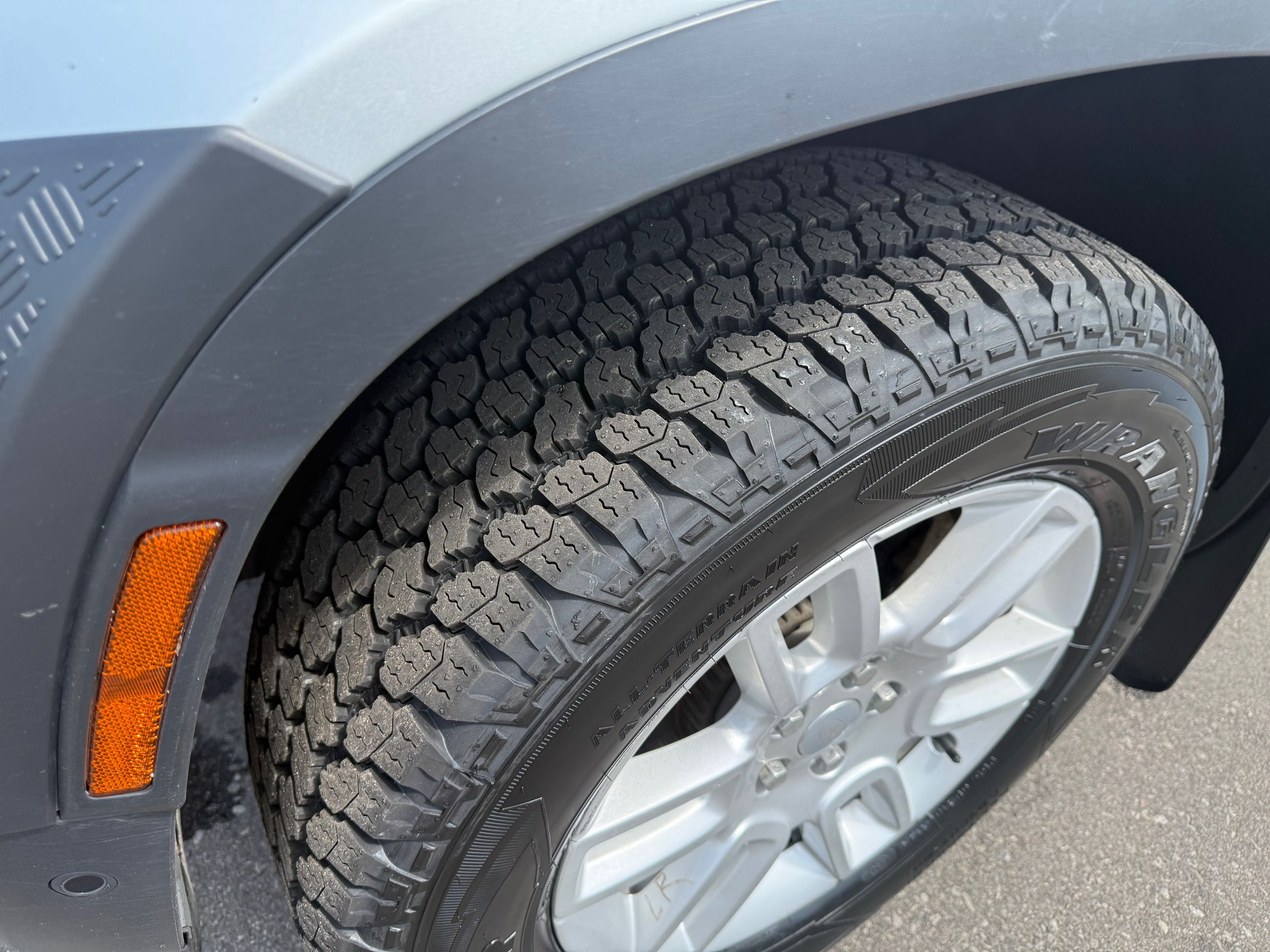 2023 Land Rover Defender 90 in Mississauga, Ontario