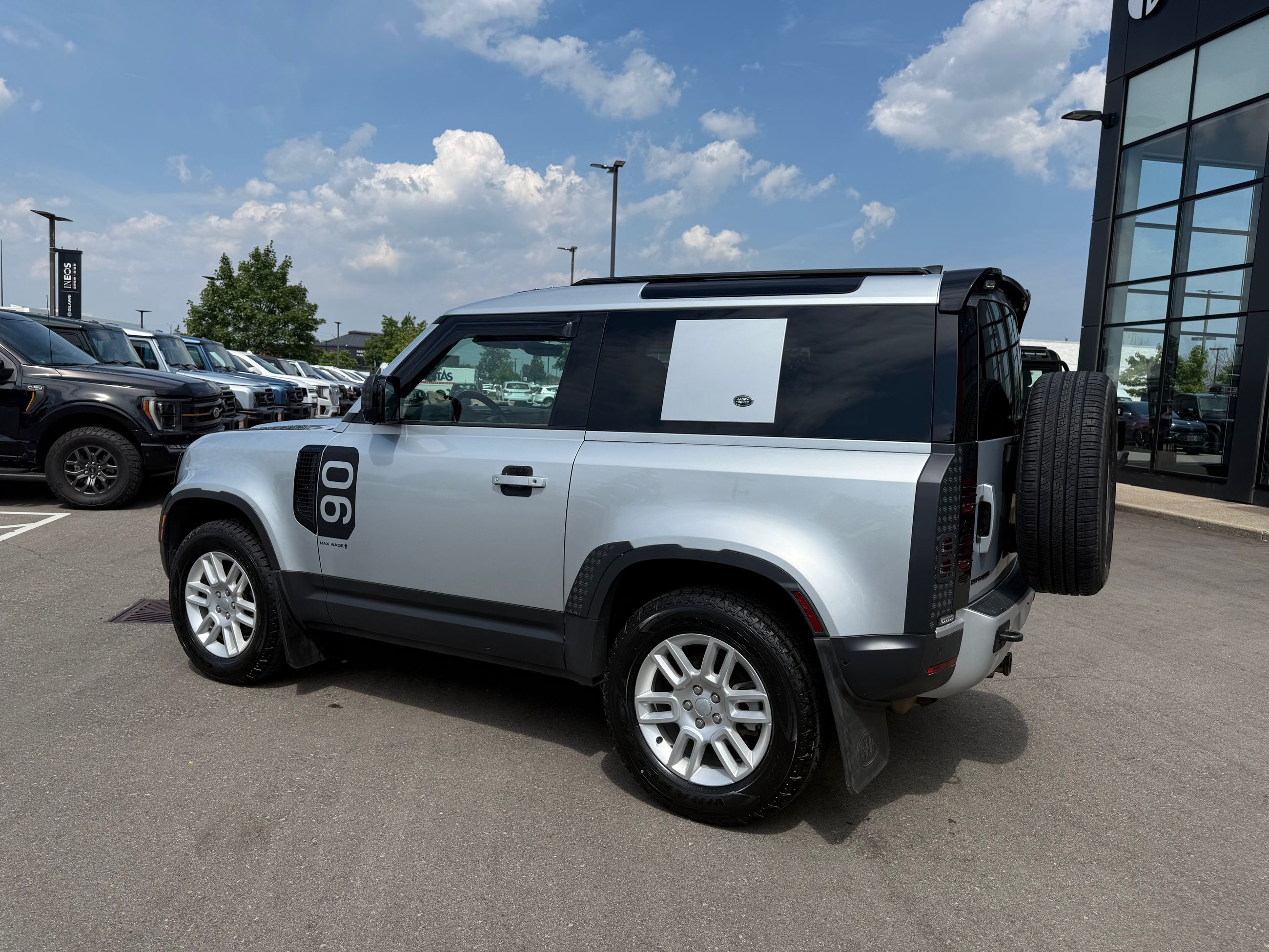 2023 Land Rover Defender 90 in Mississauga, Ontario