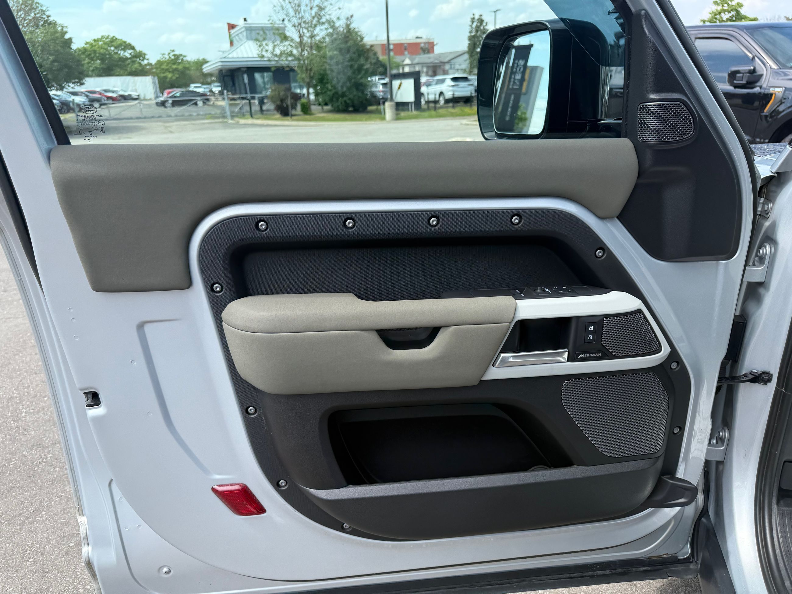 2023 Land Rover Defender 90 in Mississauga, Ontario