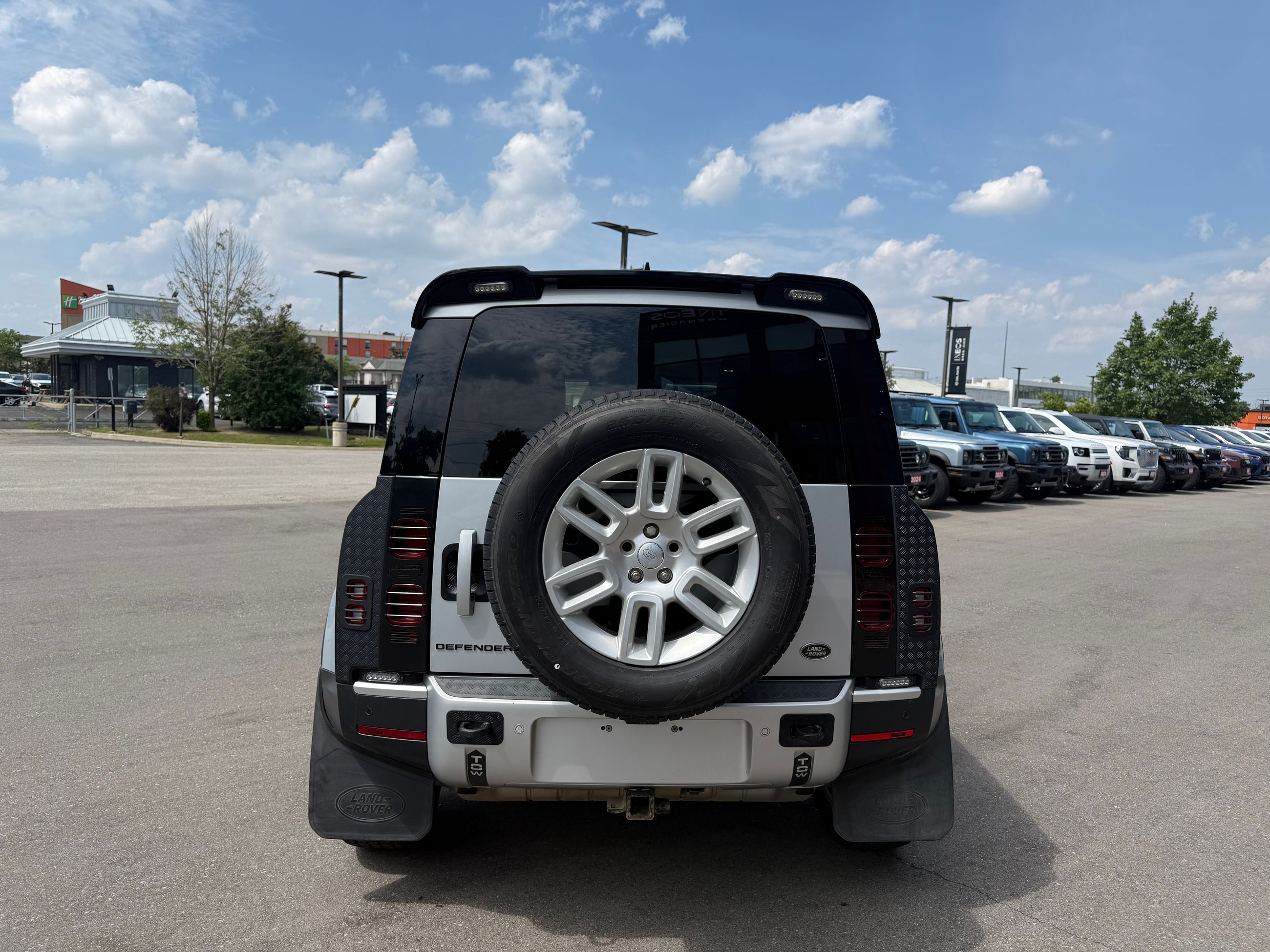 2023 Land Rover Defender 90 in Mississauga, Ontario