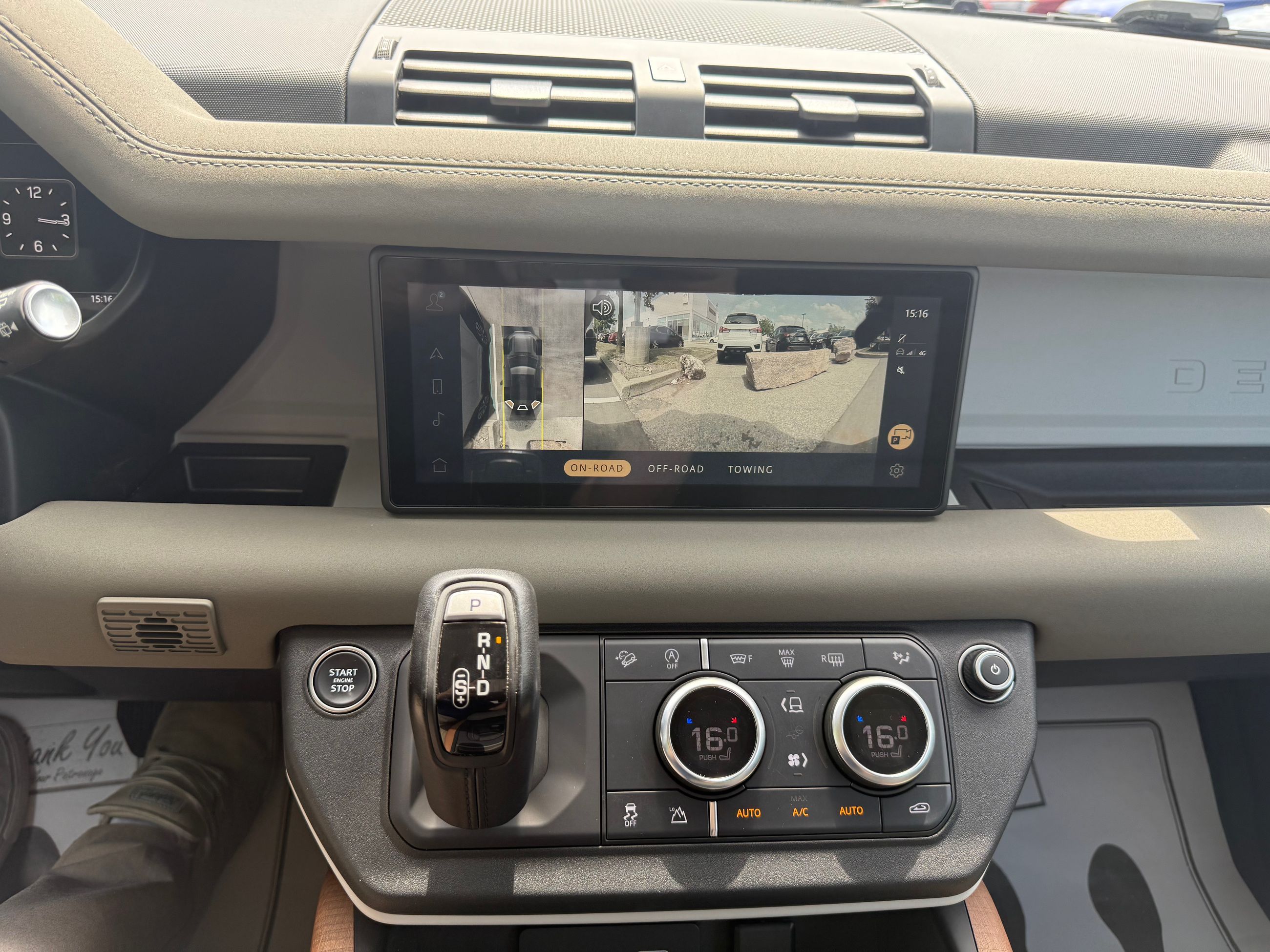 2023 Land Rover Defender 90 in Mississauga, Ontario