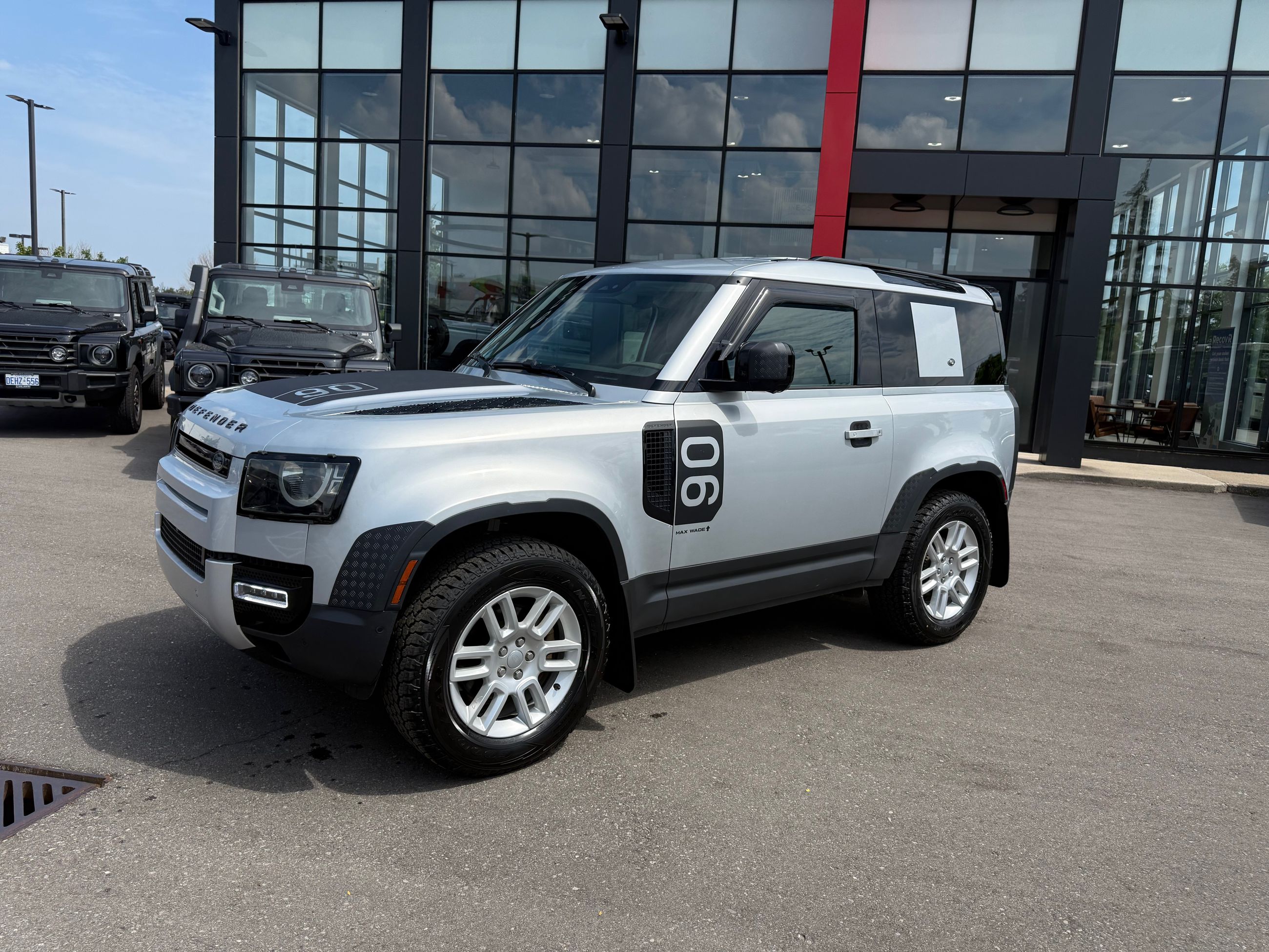 2023 Land Rover Defender 90 in Mississauga, Ontario
