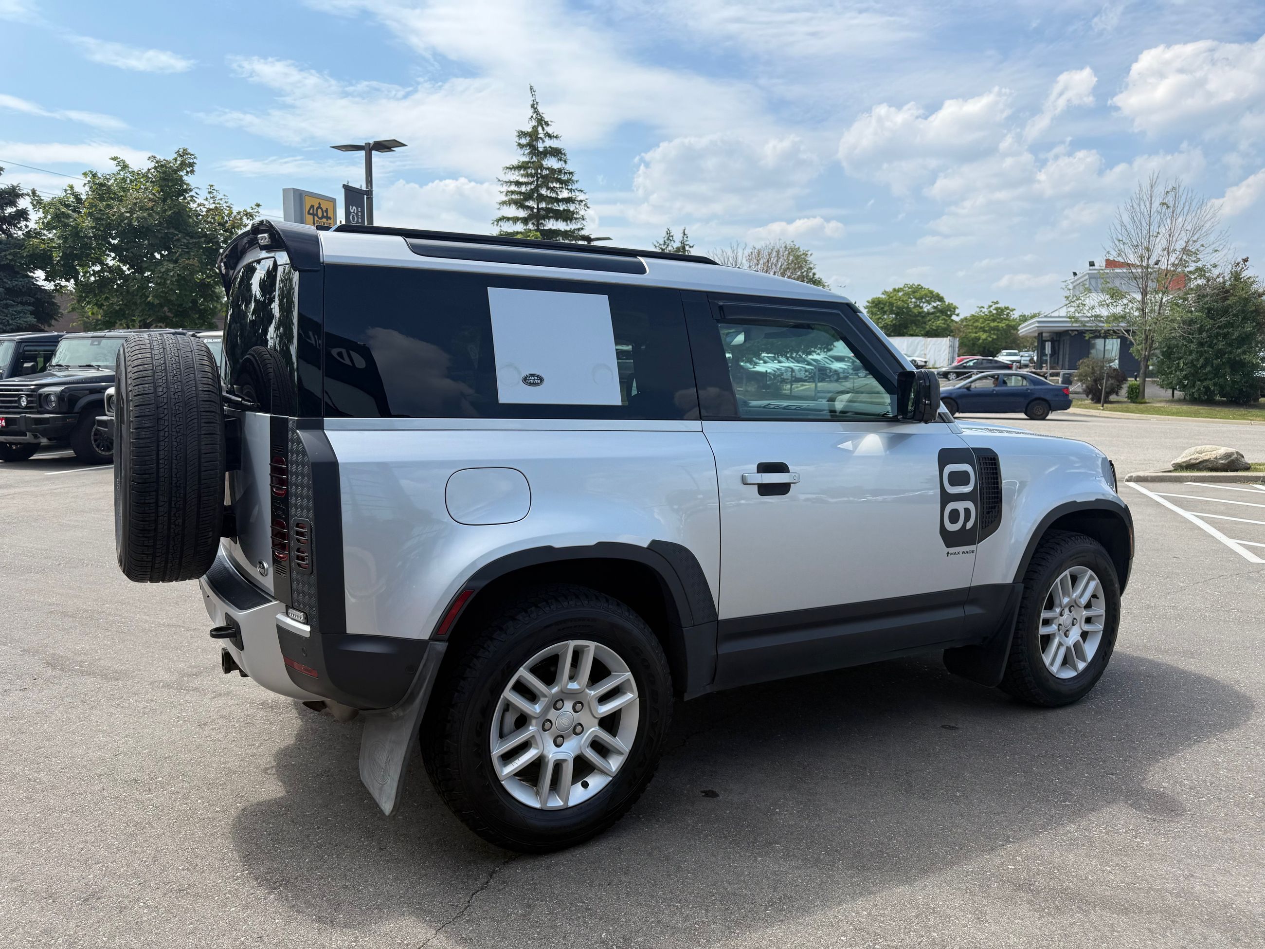 2023 Land Rover Defender 90 in Mississauga, Ontario