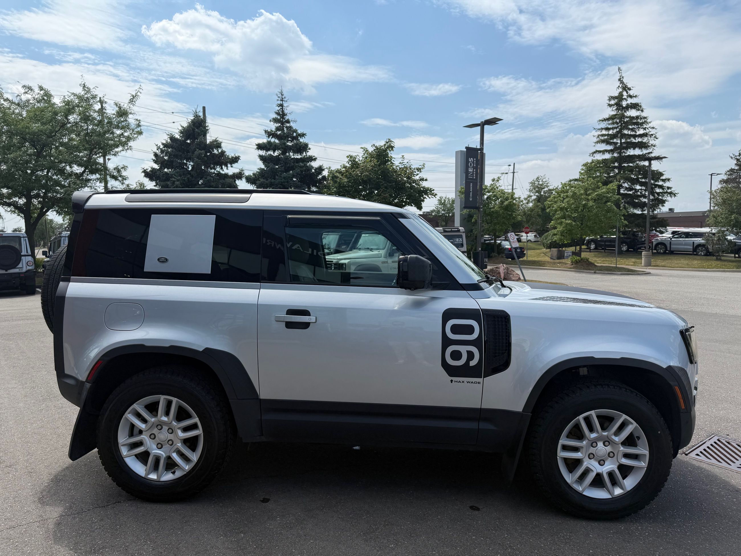 2023 Land Rover Defender 90 in Mississauga, Ontario