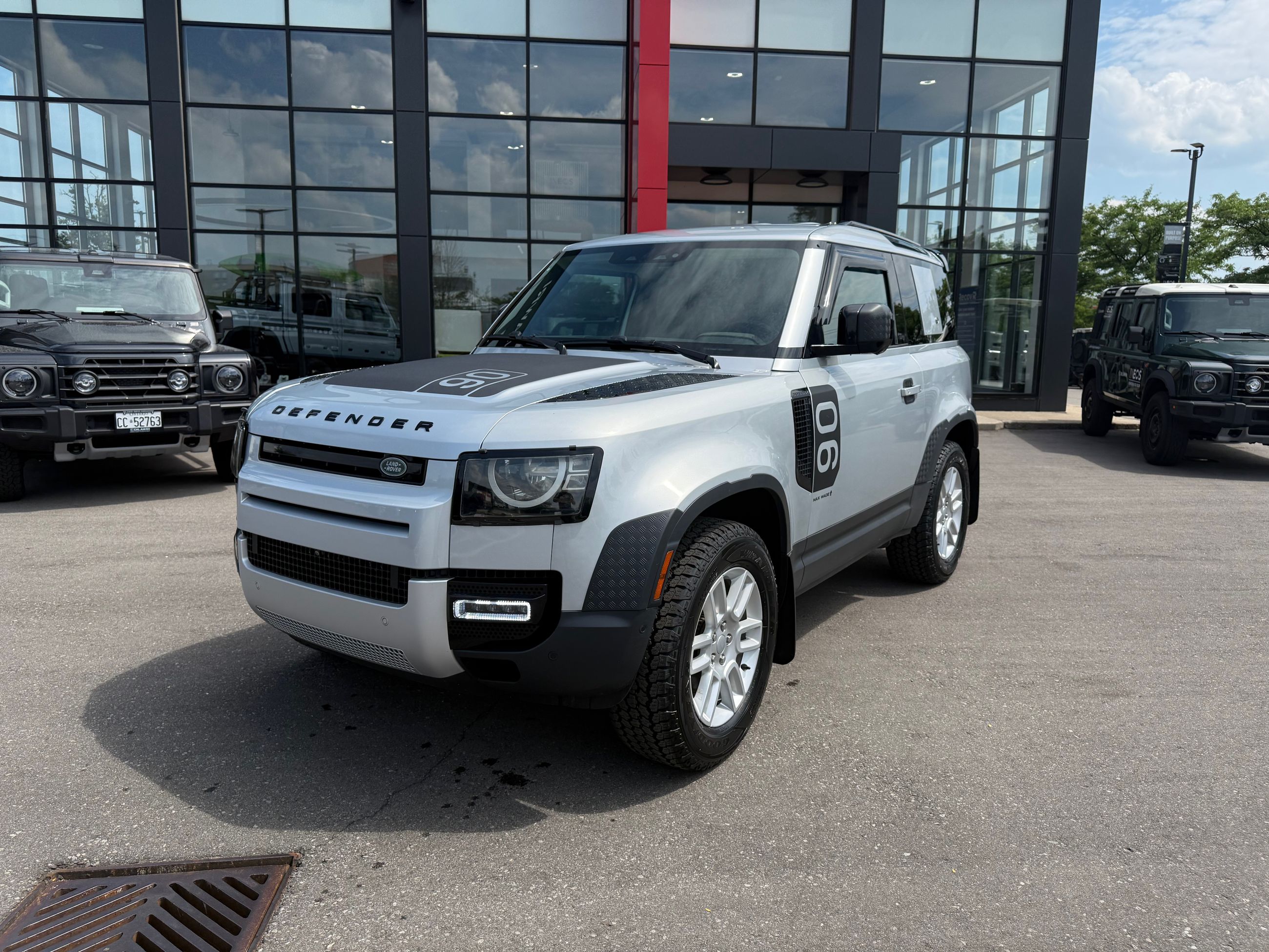 2023 Land Rover Defender 90 in Mississauga, Ontario