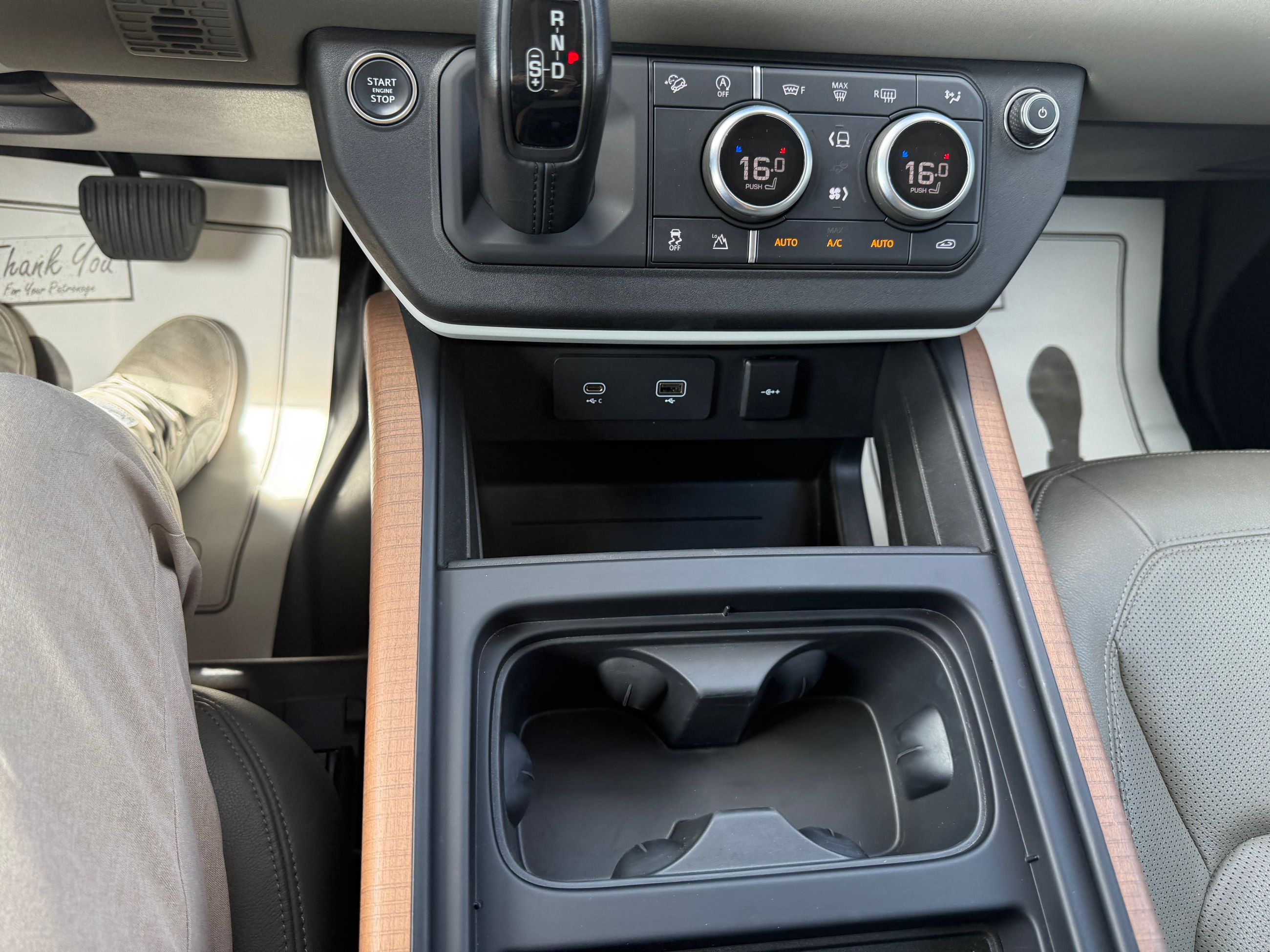 2023 Land Rover Defender 90 in Mississauga, Ontario