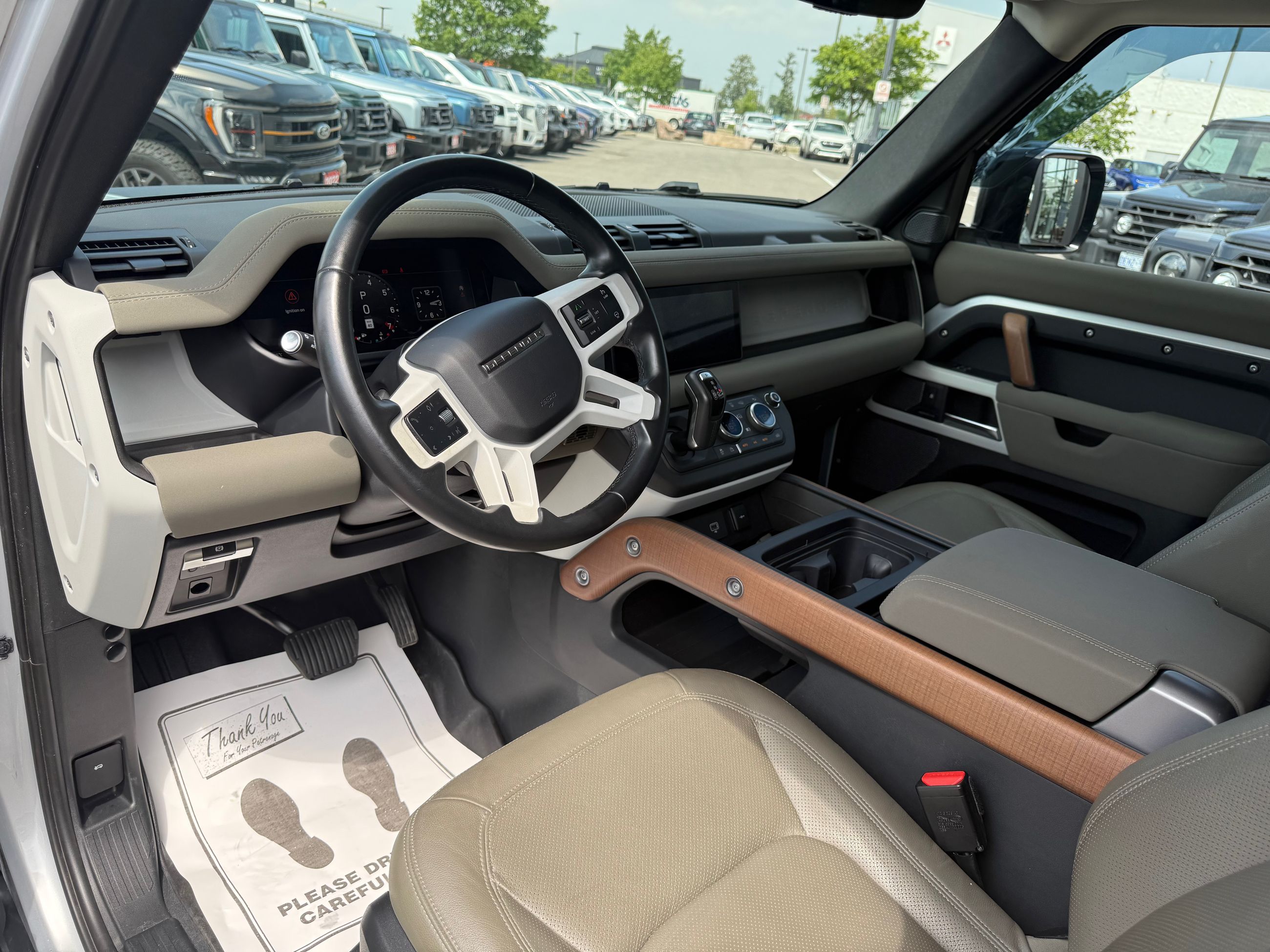 2023 Land Rover Defender 90 in Mississauga, Ontario