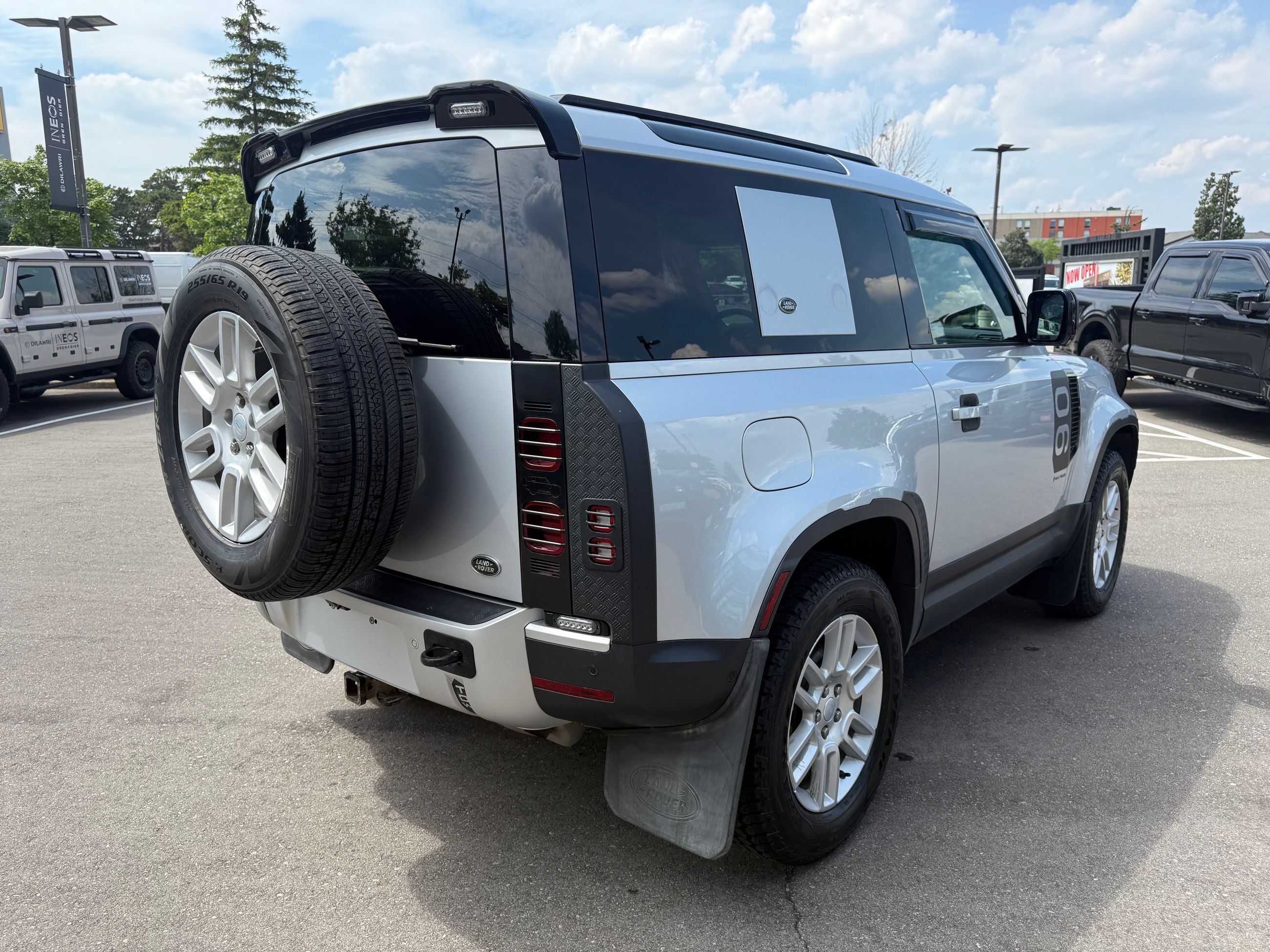 2023 Land Rover Defender 90 in Mississauga, Ontario