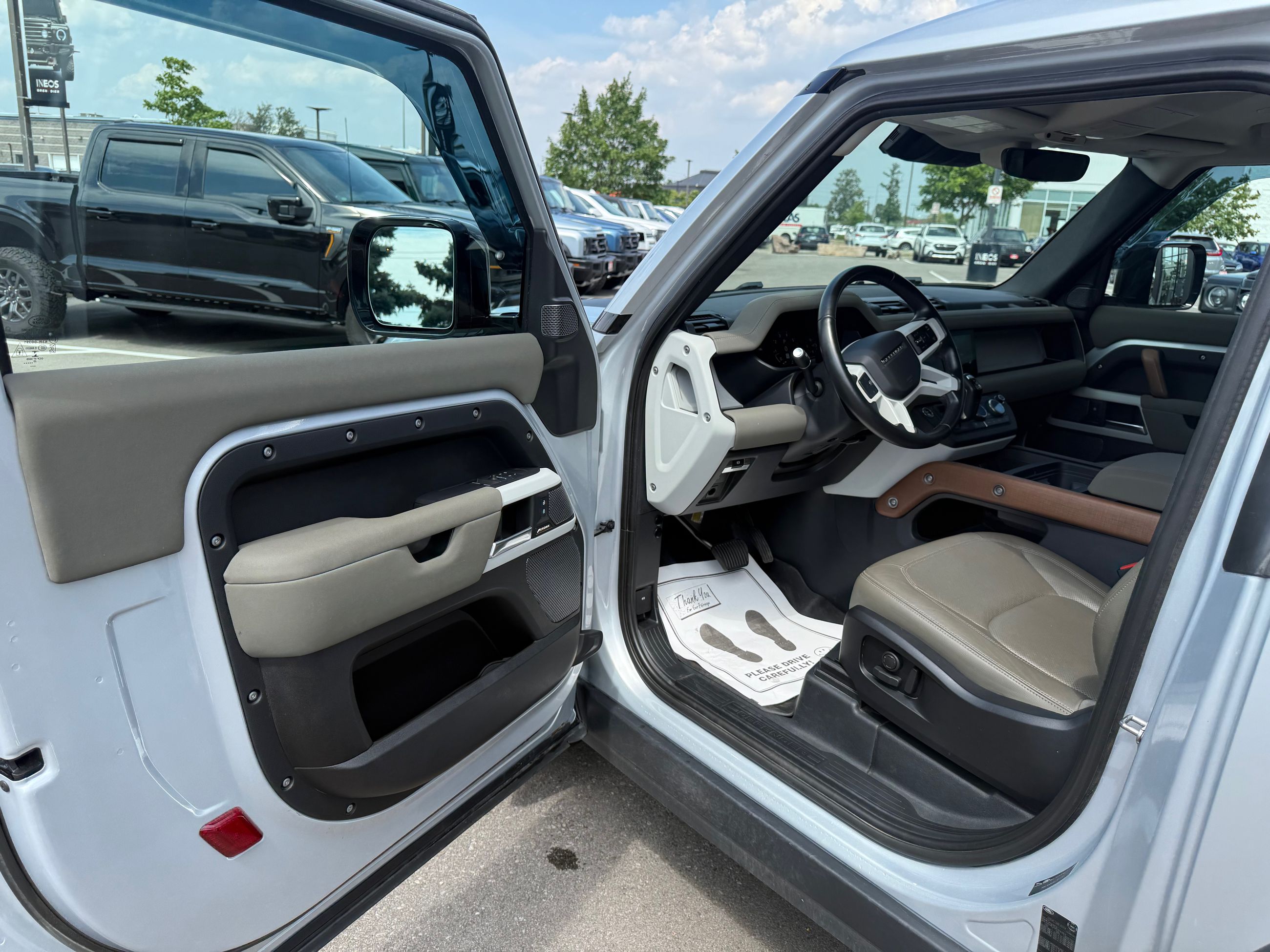 2023 Land Rover Defender 90 in Mississauga, Ontario