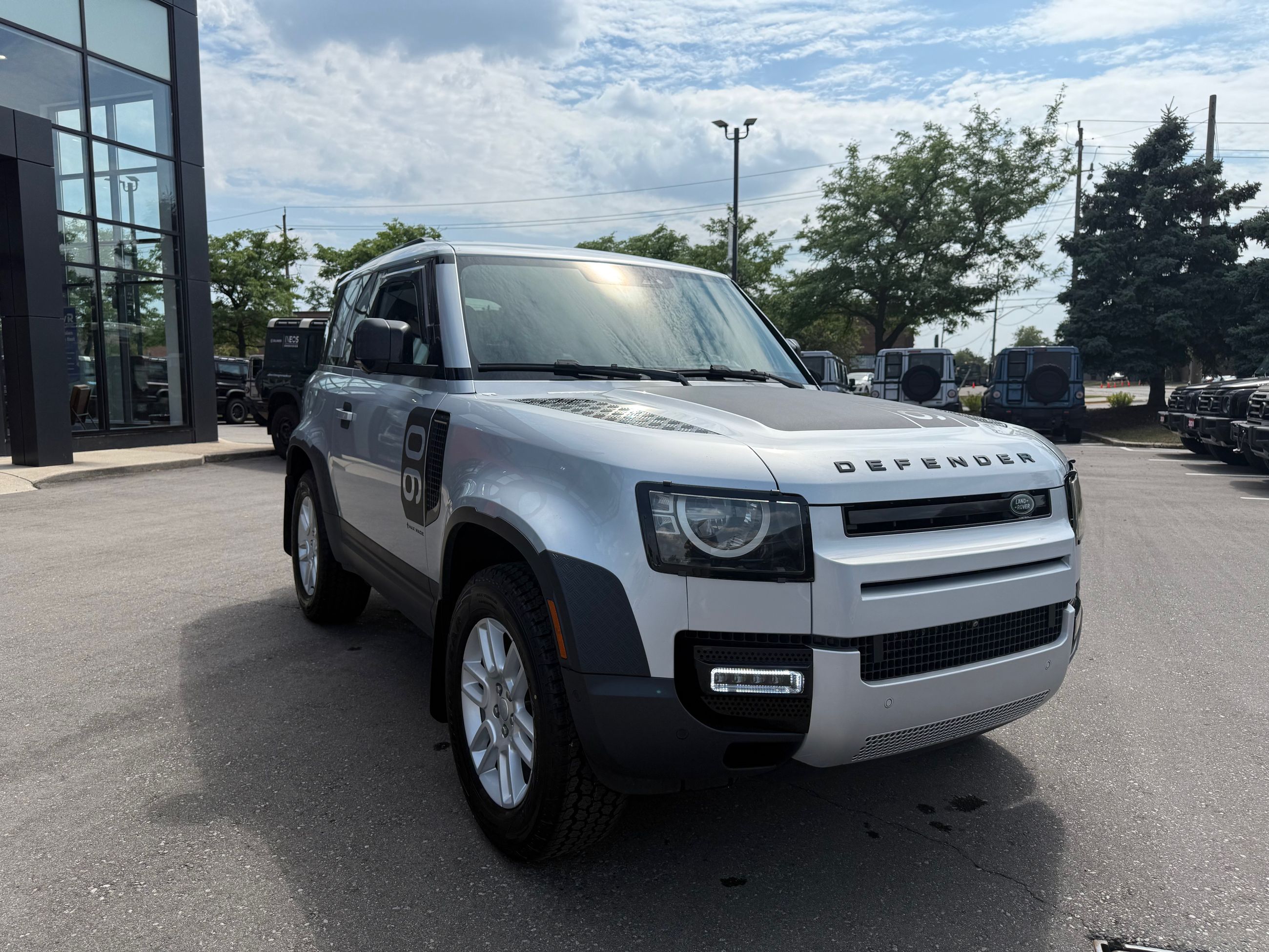 2023 Land Rover Defender 90 in Mississauga, Ontario