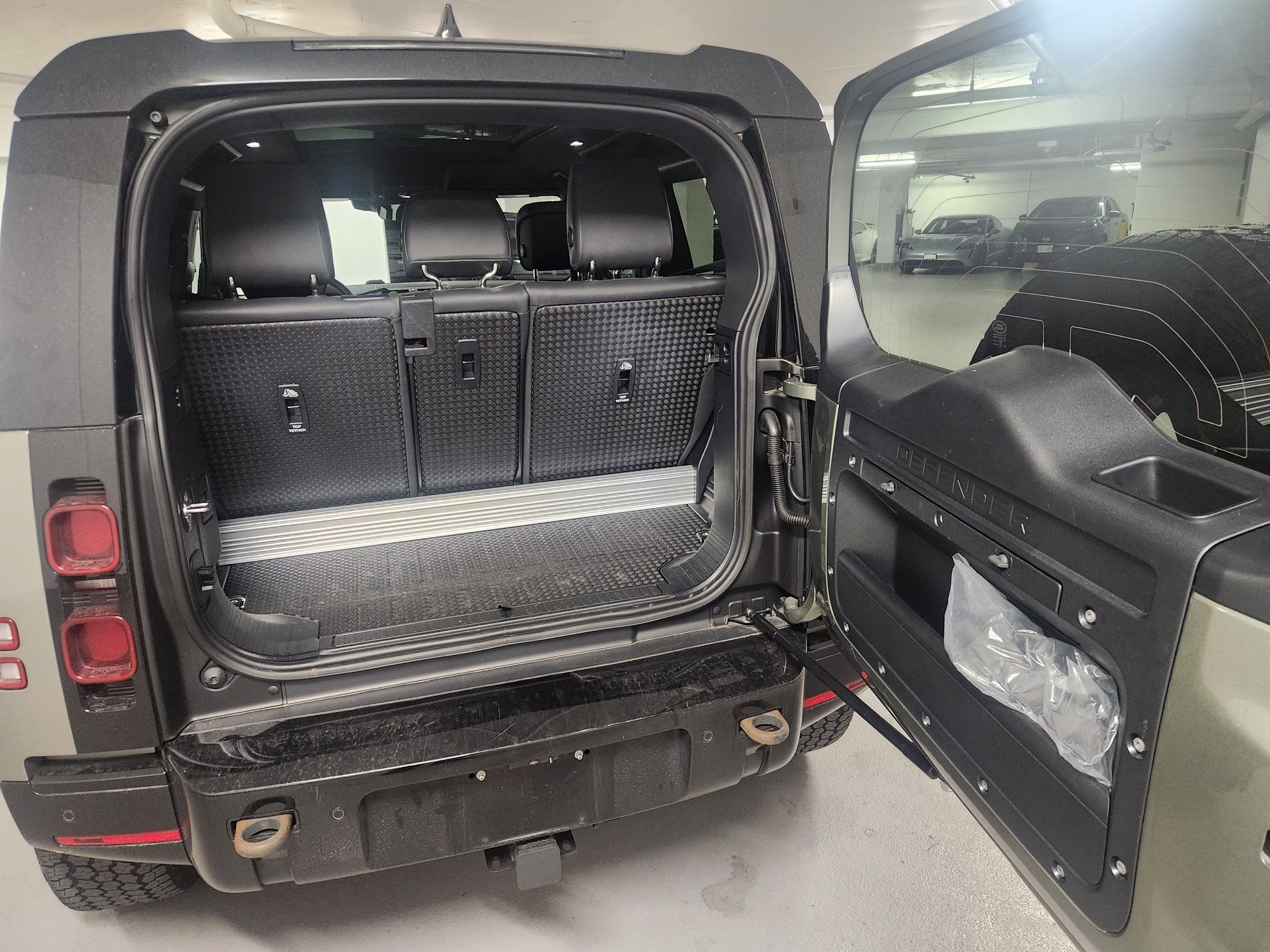 2023 Land Rover Defender 90 in Vancouver, British Columbia