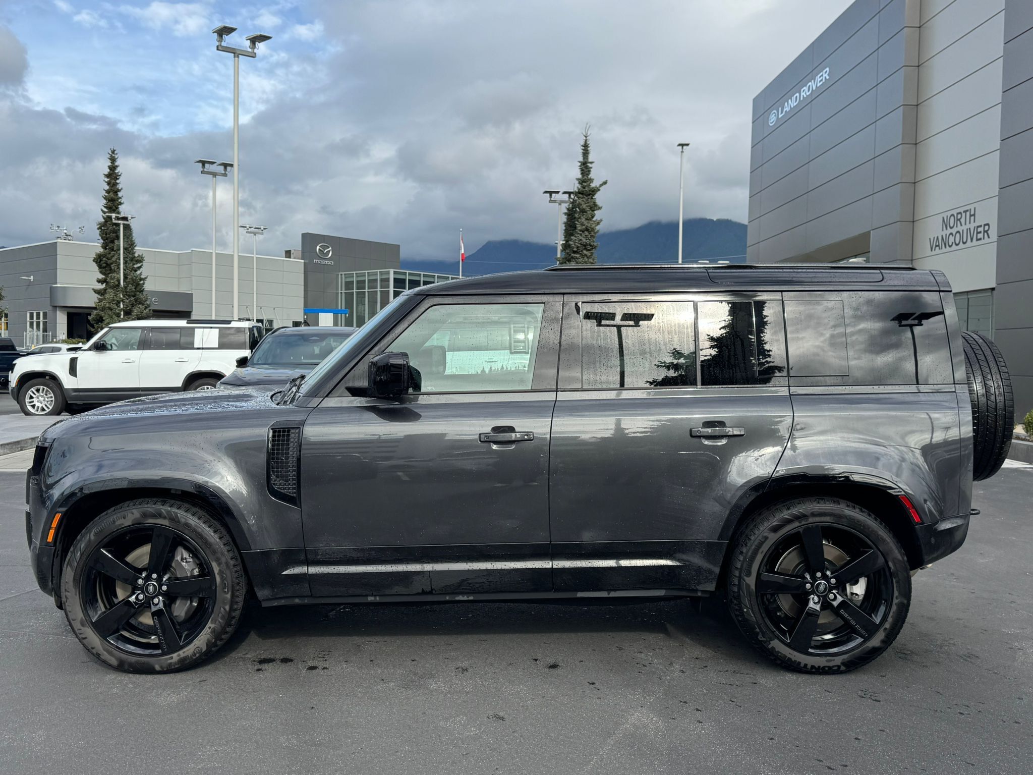 Land Rover Defender  2025 à North Vancouver, Colombie-Britannique